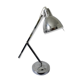 Articulee desk lamp