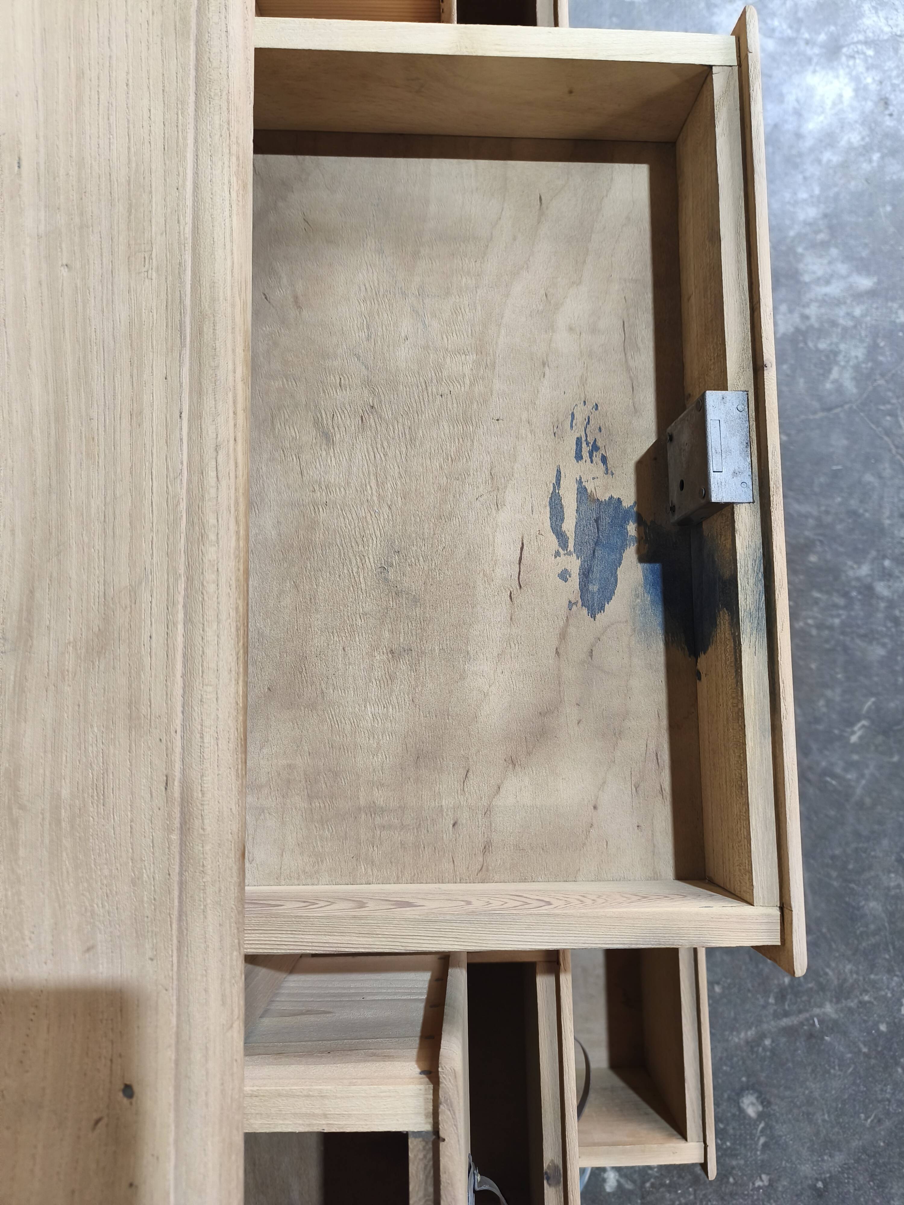 Desk in solid elm with natural airbrushing