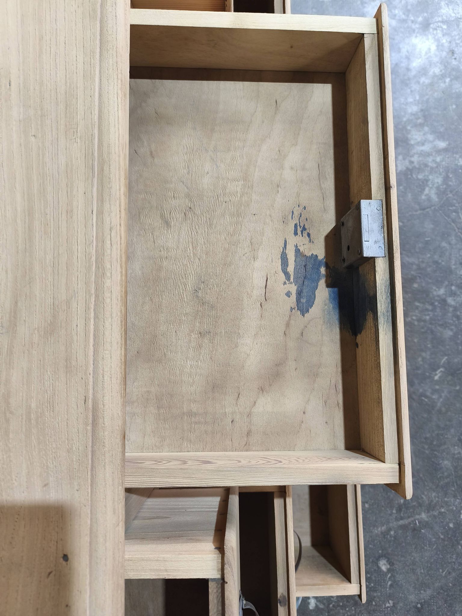 Desk in solid elm with natural airbrushing