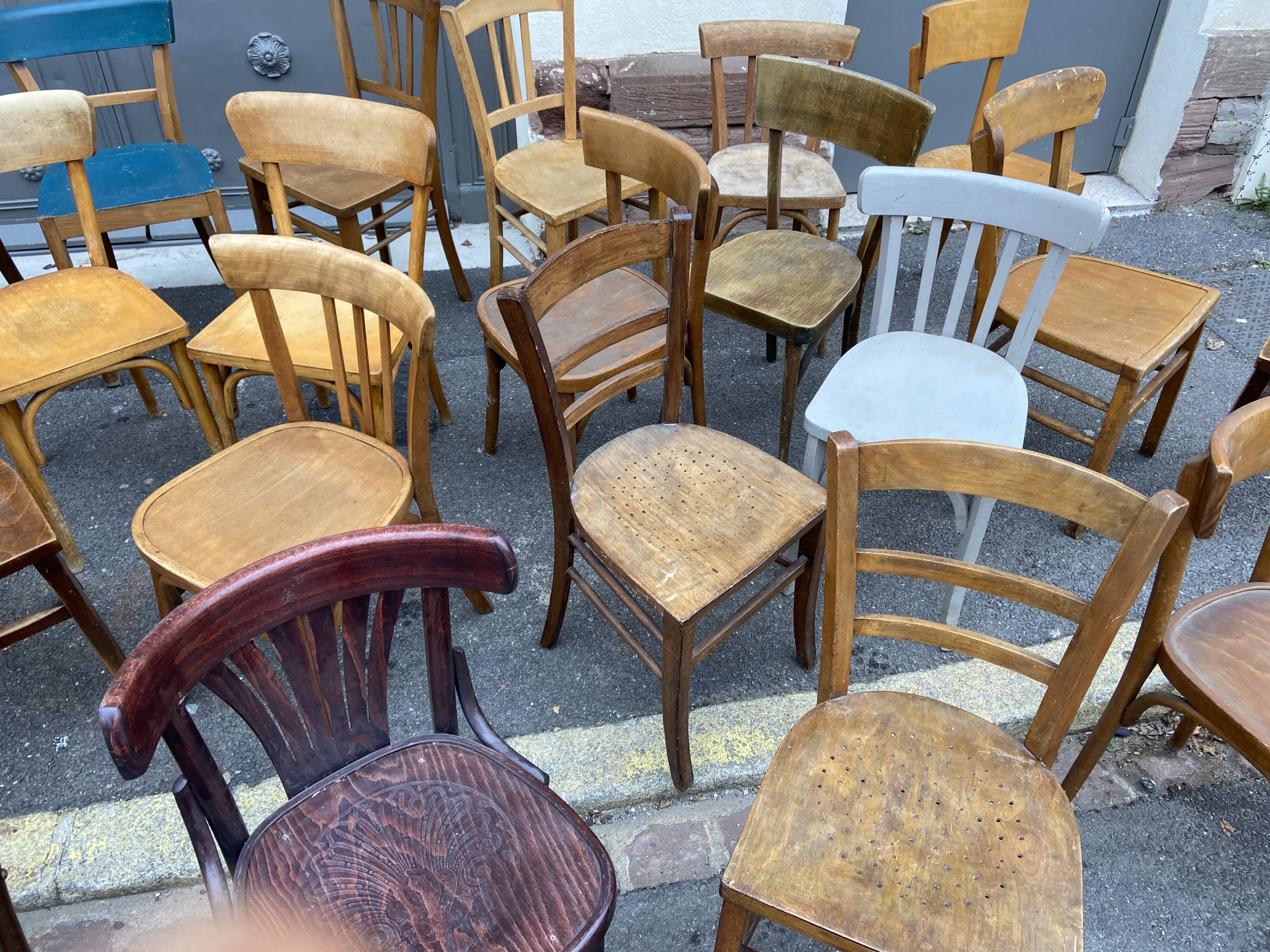 Lot 25 chaises bistrot restaurant bois courbé vintage