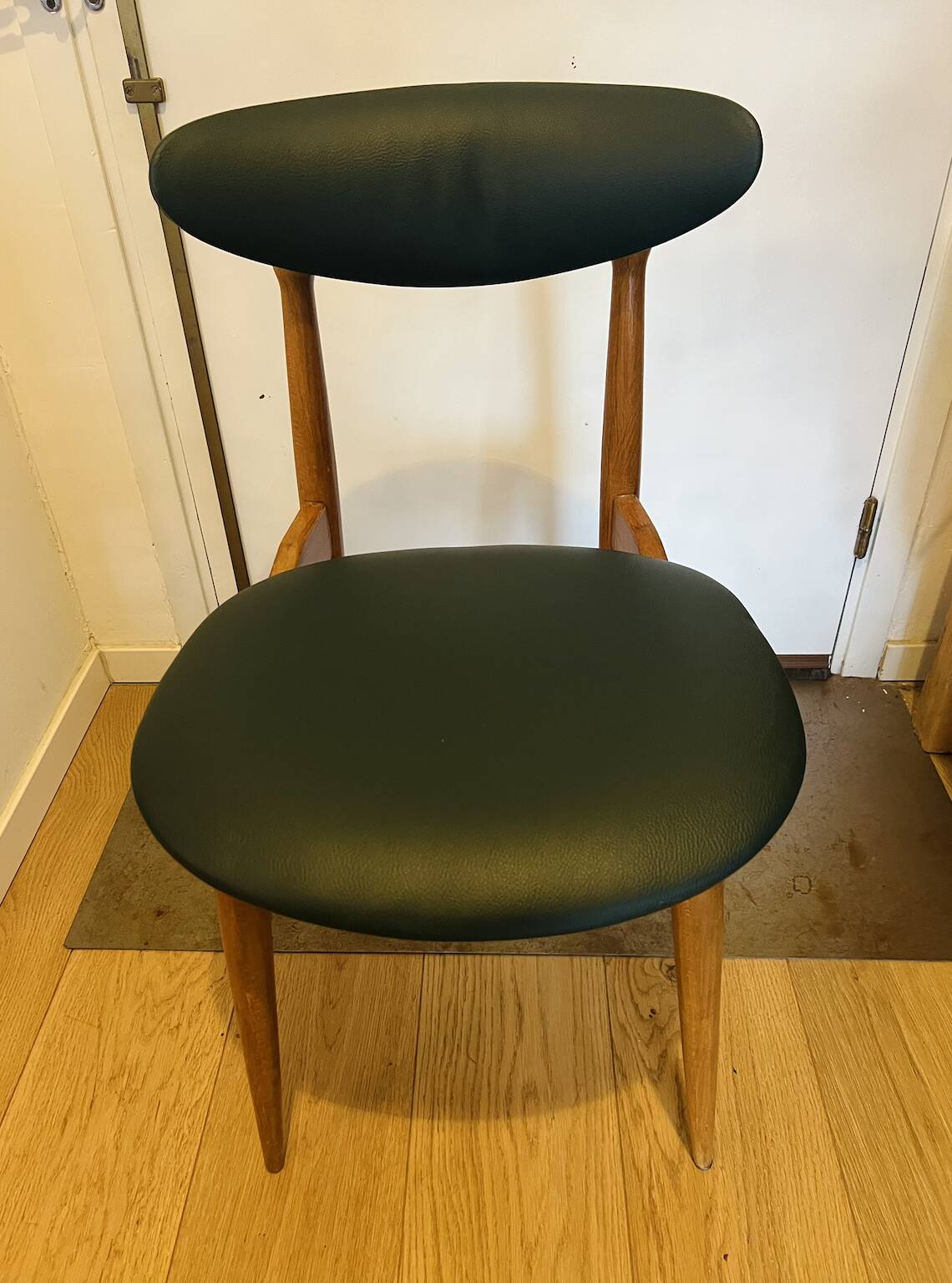 (Lot) 3 Chairs Pierre Guariche Model Licorne