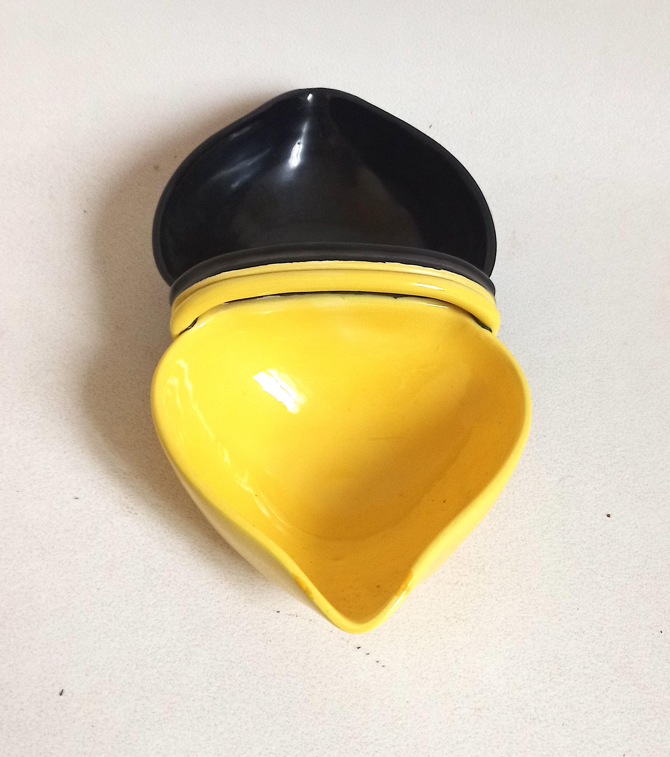 Double two-tone ramekins black yellow 50s