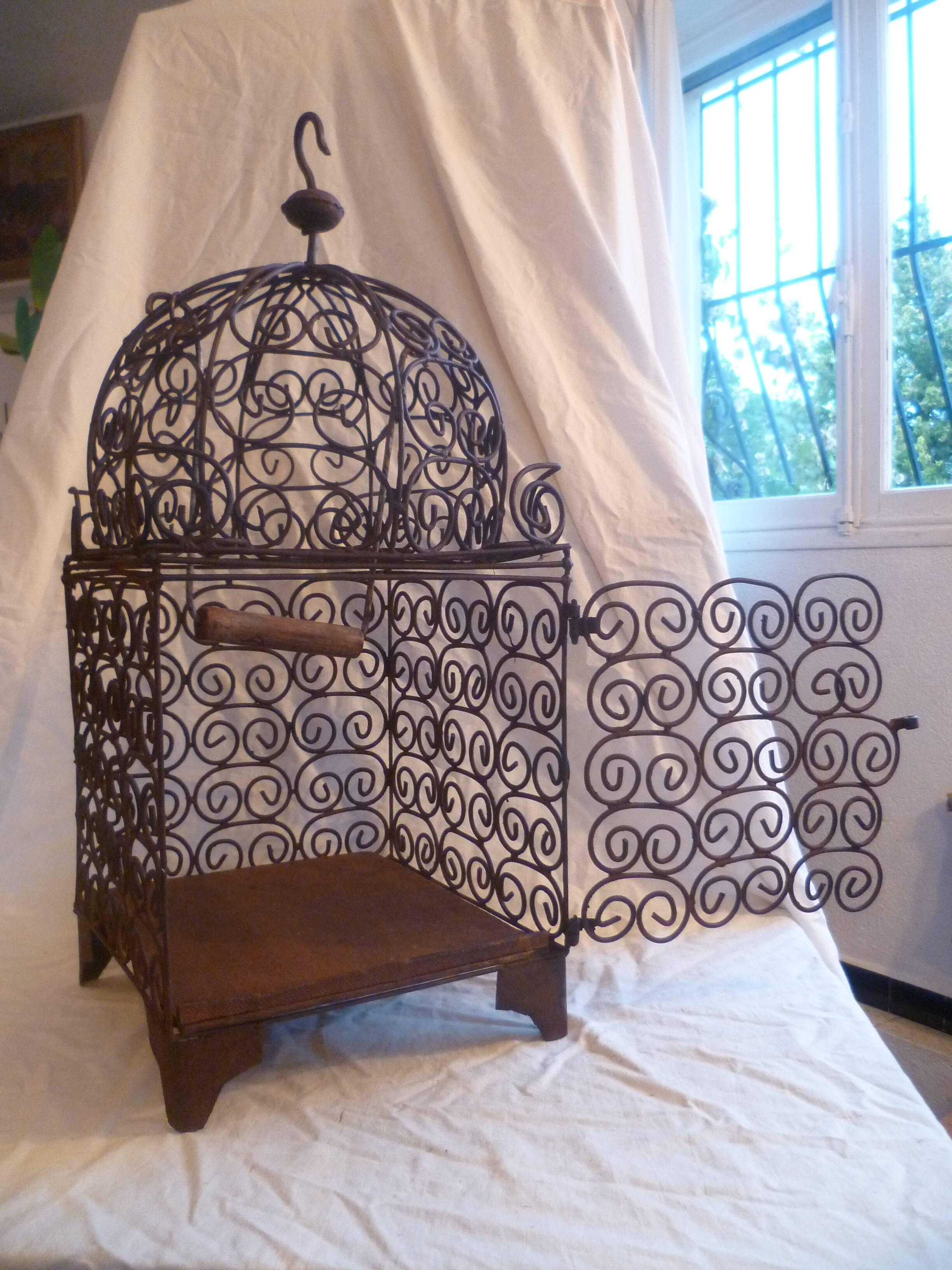 Vintage metal volute decoration