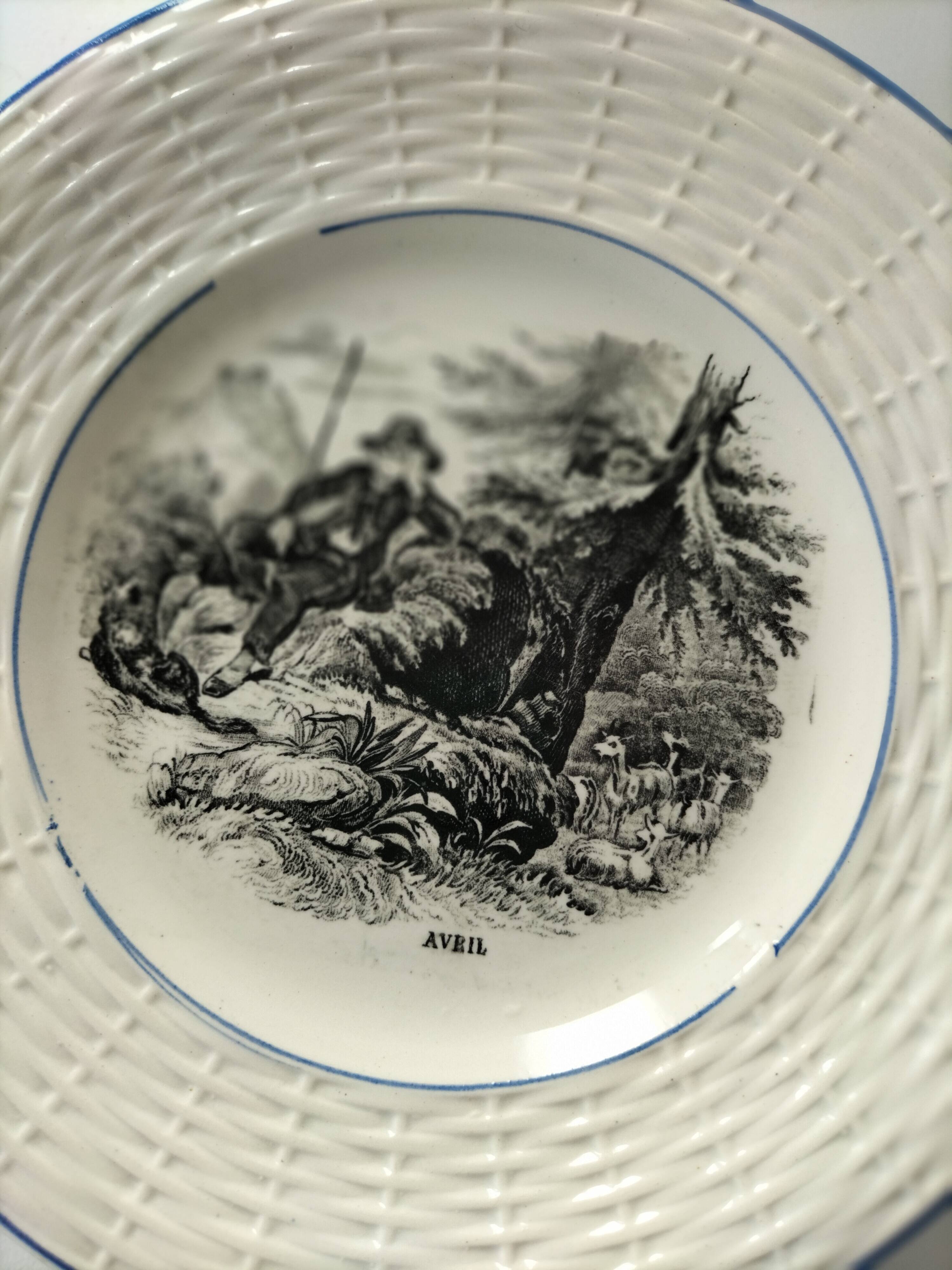 Série complète 12 assiettes Digoin Sarreguemines – Les 12 mois (1900-1920)