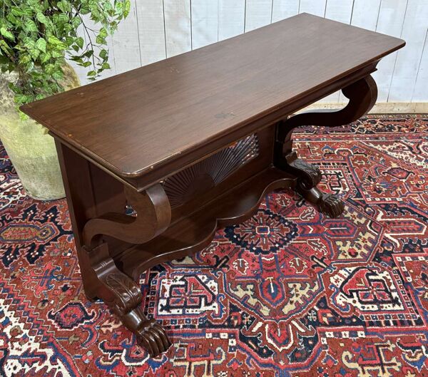 Console style Louis Philippe en teck des années 50 - travail indonésien