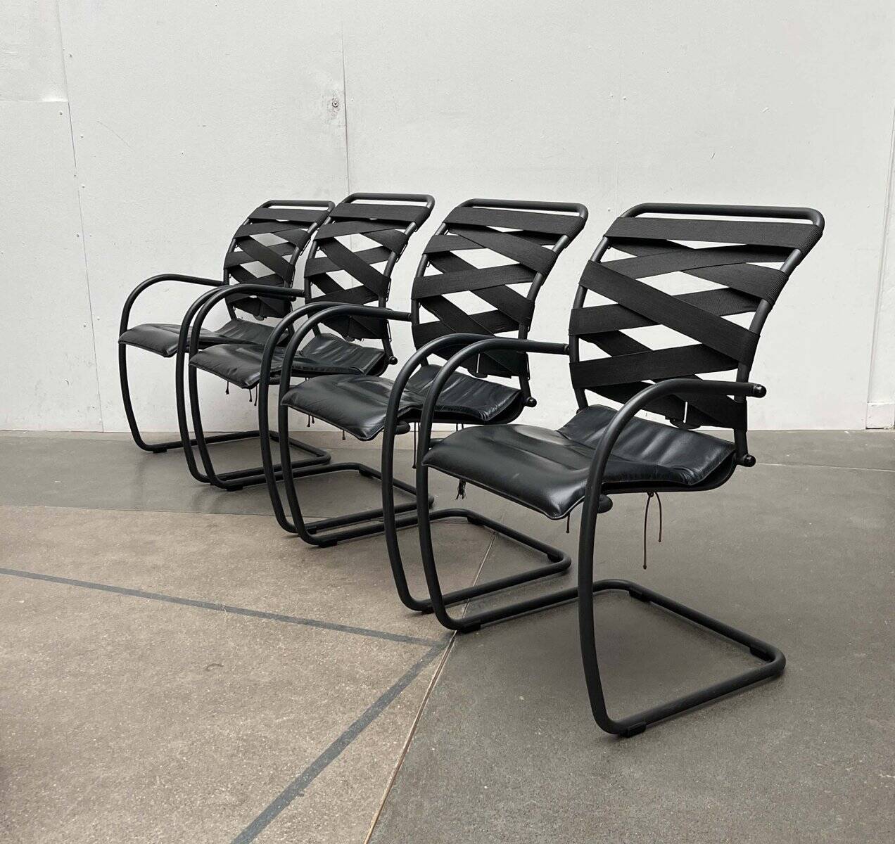 Fauteuils cantilevered Canasta postmodernes italiens par Heron Parigi pour Heron Parigi Design, années 1980, lot de 4