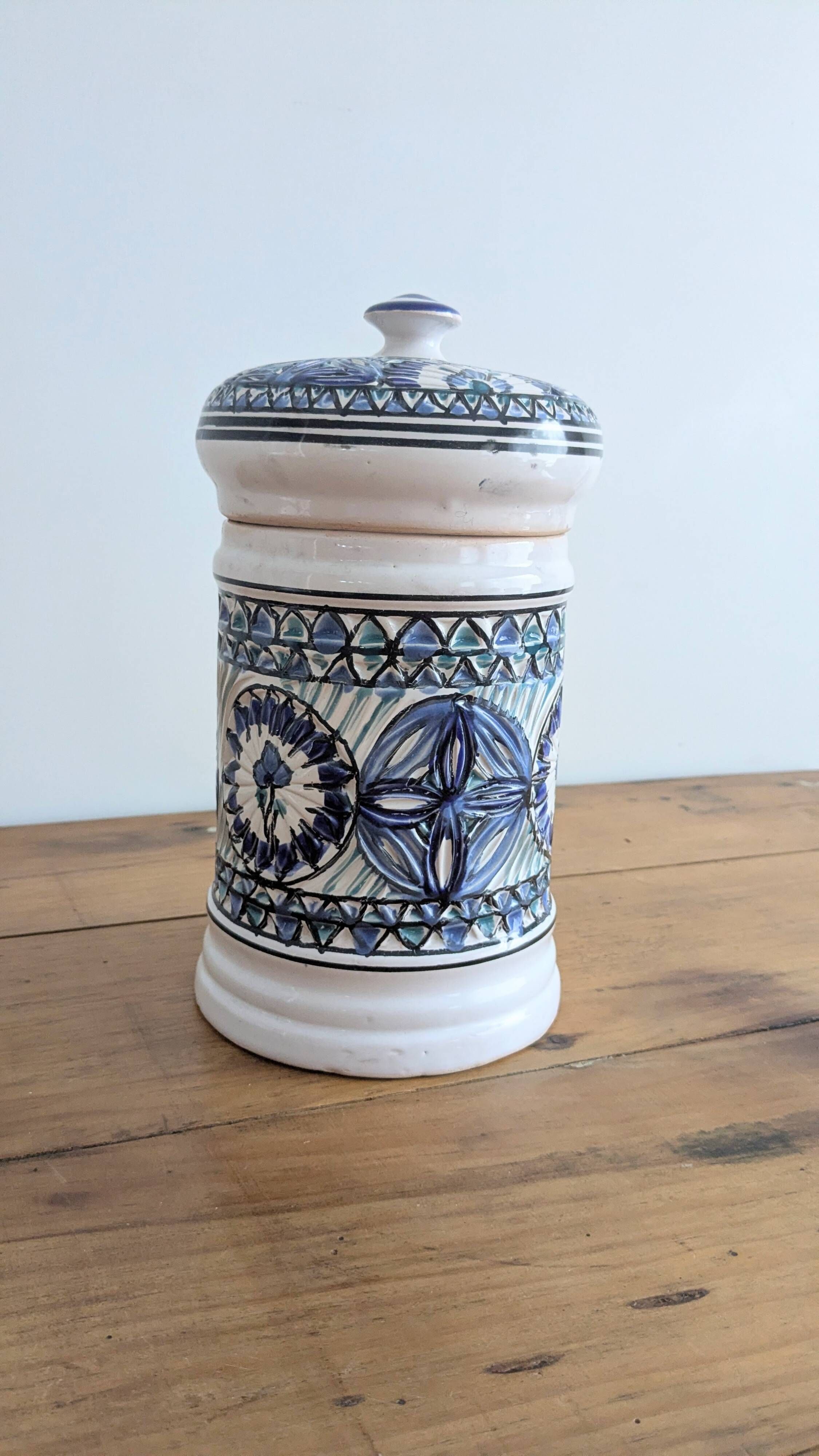 Covered ceramic pot, Tunisian artisan – 1970s – Blue and turquoise