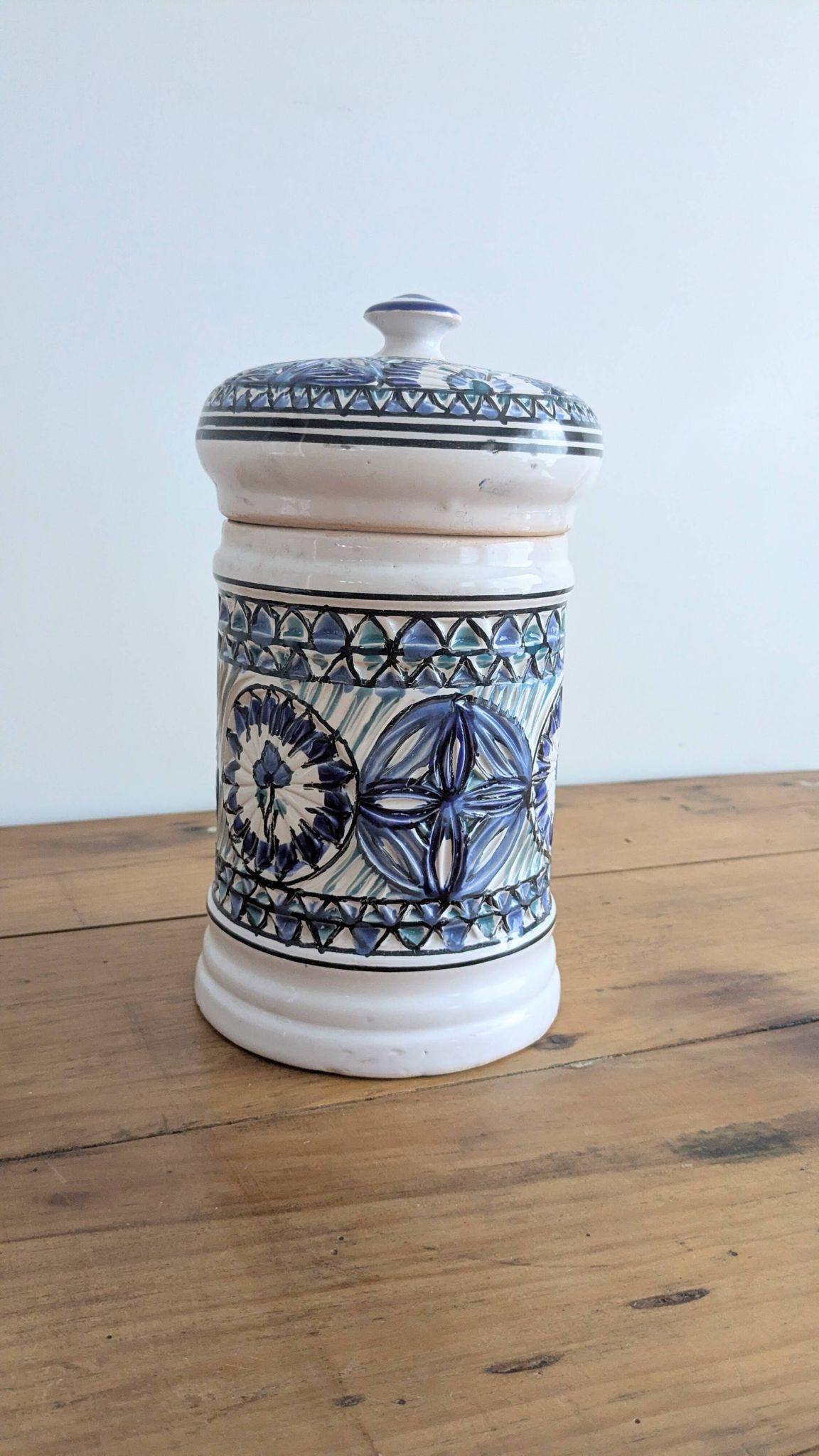 Covered ceramic pot, Tunisian artisan – 1970s – Blue and turquoise