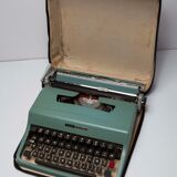 Typewriter olivetti lettera 32