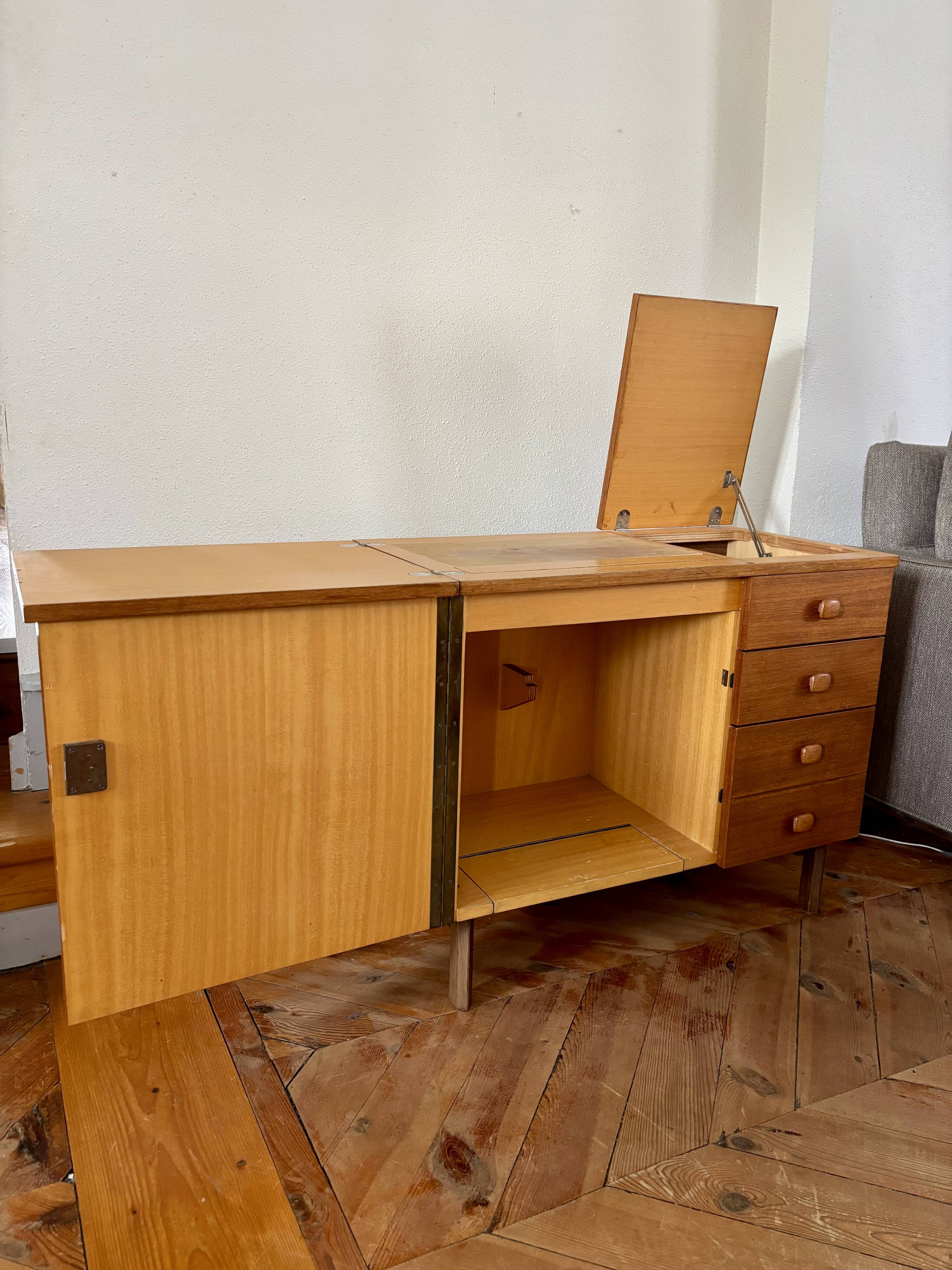 Vintage 1960 sideboard buffet