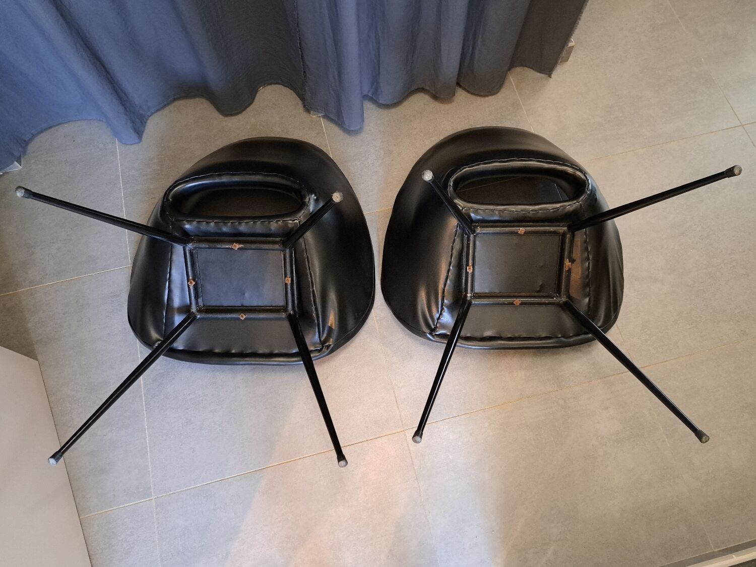 Pair of armchairs in skaï and black steel