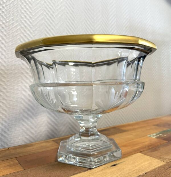 Cristalleries de Lorraine :grande coupe a facettes sur piedouche en cristal