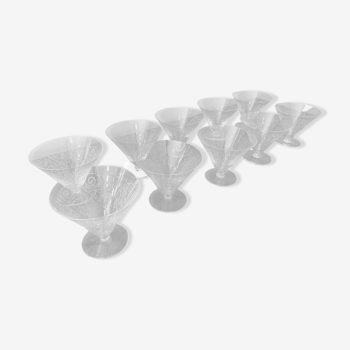 10 champagne glasses