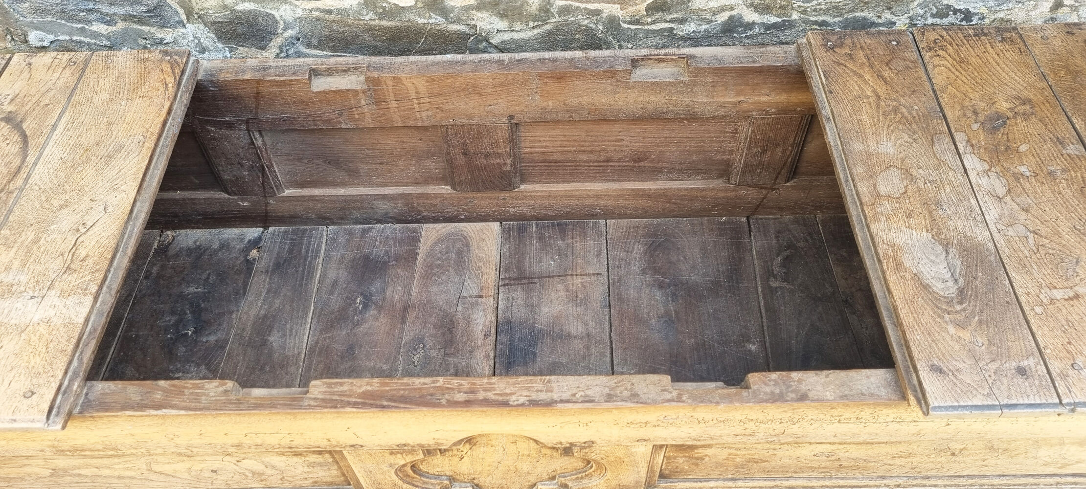 Closed bed chest bench Breton, solid oak pegged wood, nineteenth century