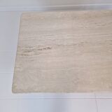 Table basse robuste en travertin italien avec deux pieds à trois pieds, années 1980