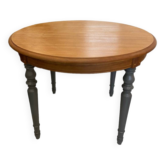 Round shuttered table