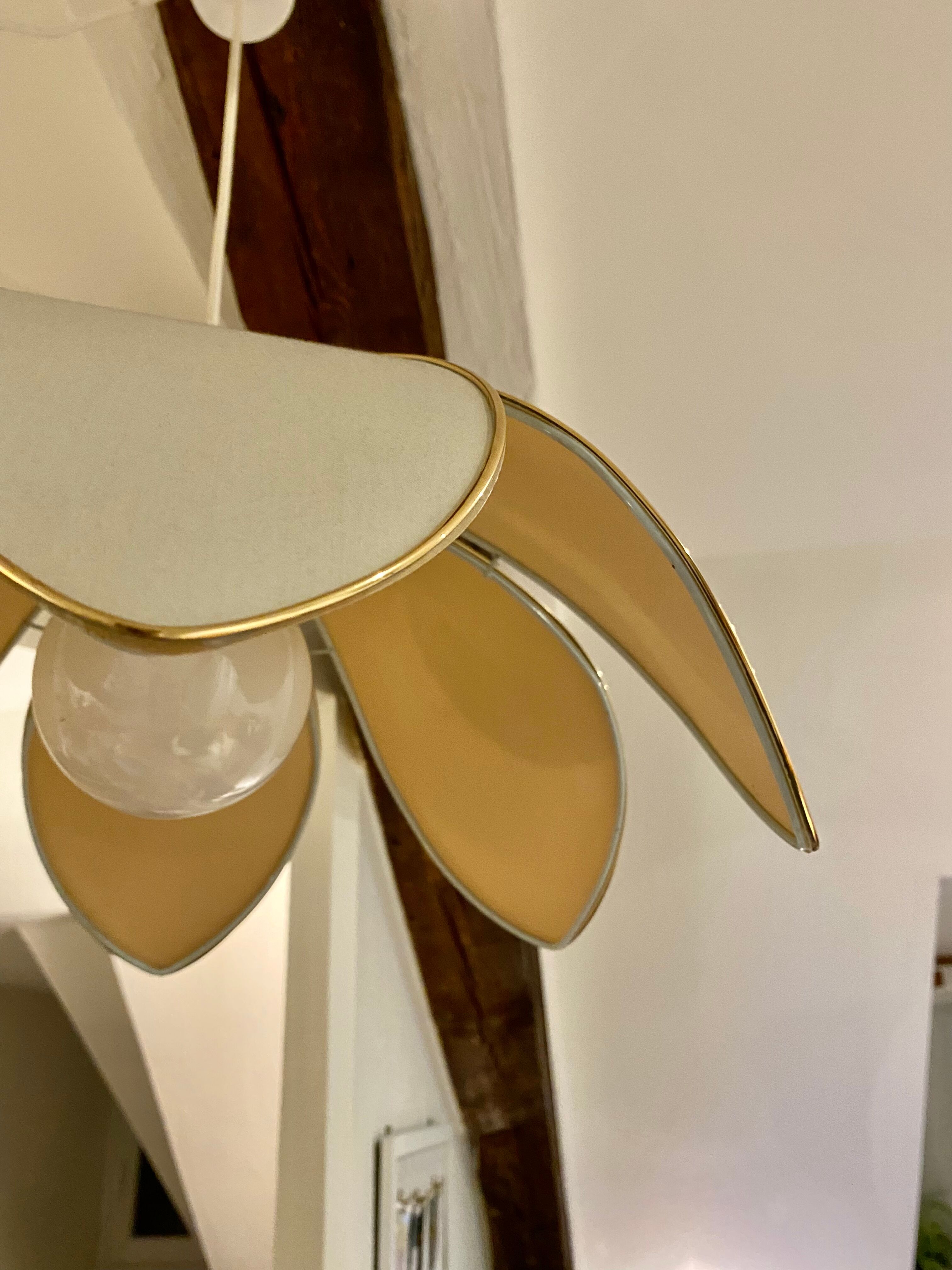 Vintage flower petal suspension