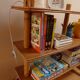 Etagère asymétrique en rotin et bois
