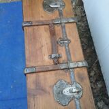 Flat trunk with wrought iron closures