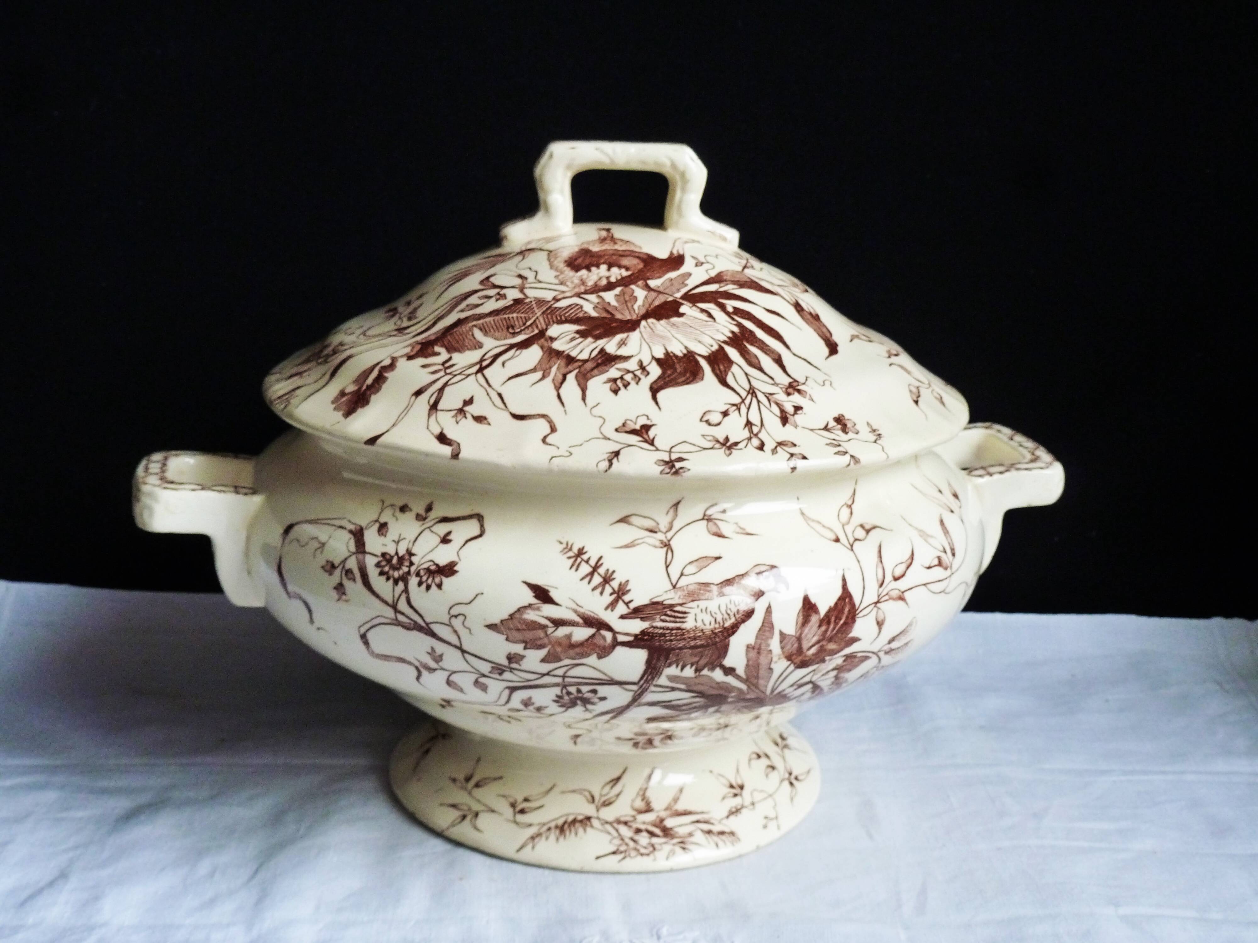 Vintage Longchamp soup tureen, vegetable dish, centre table decor.