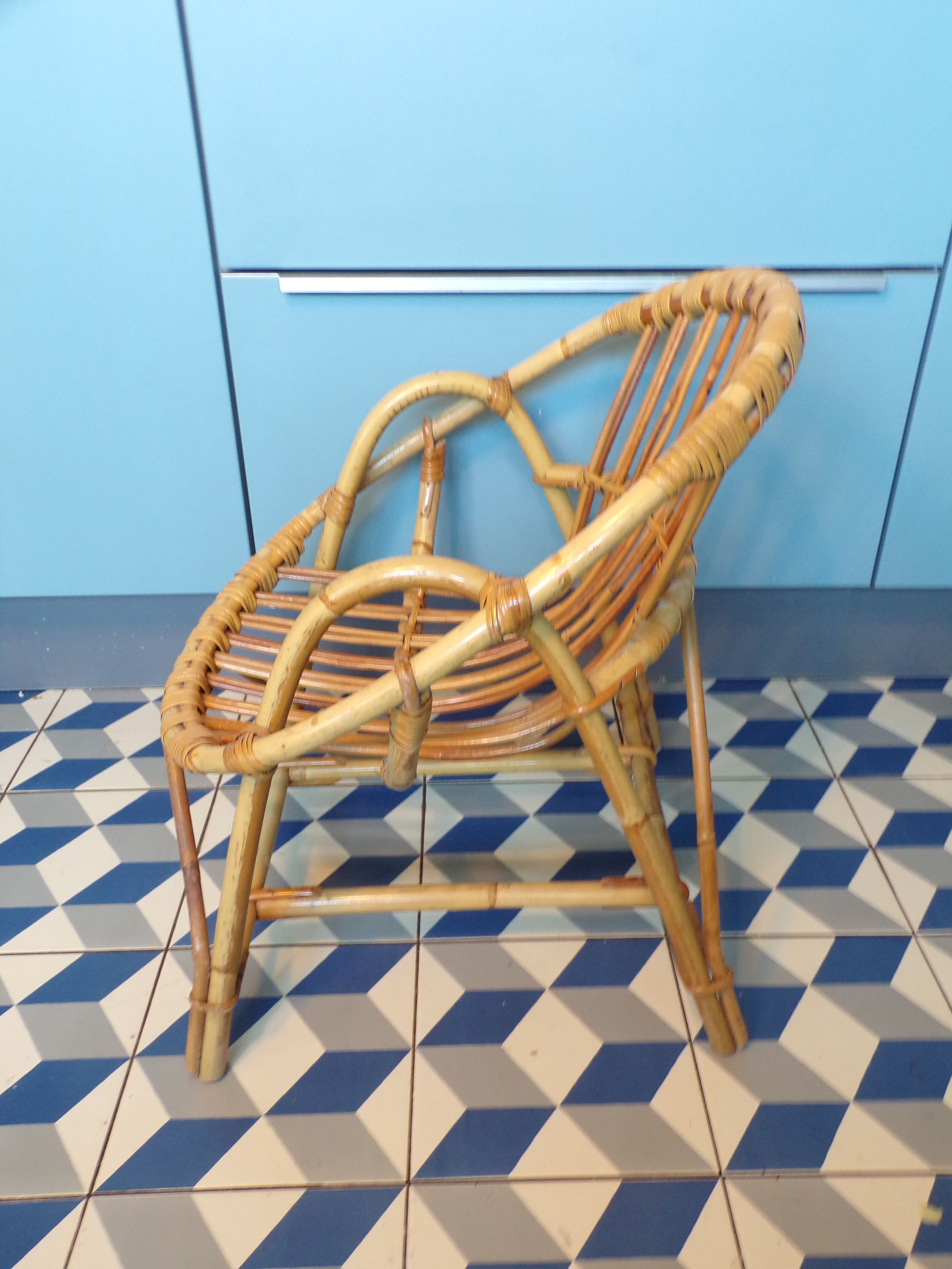 Fauteuil corbeille enfant en rotin