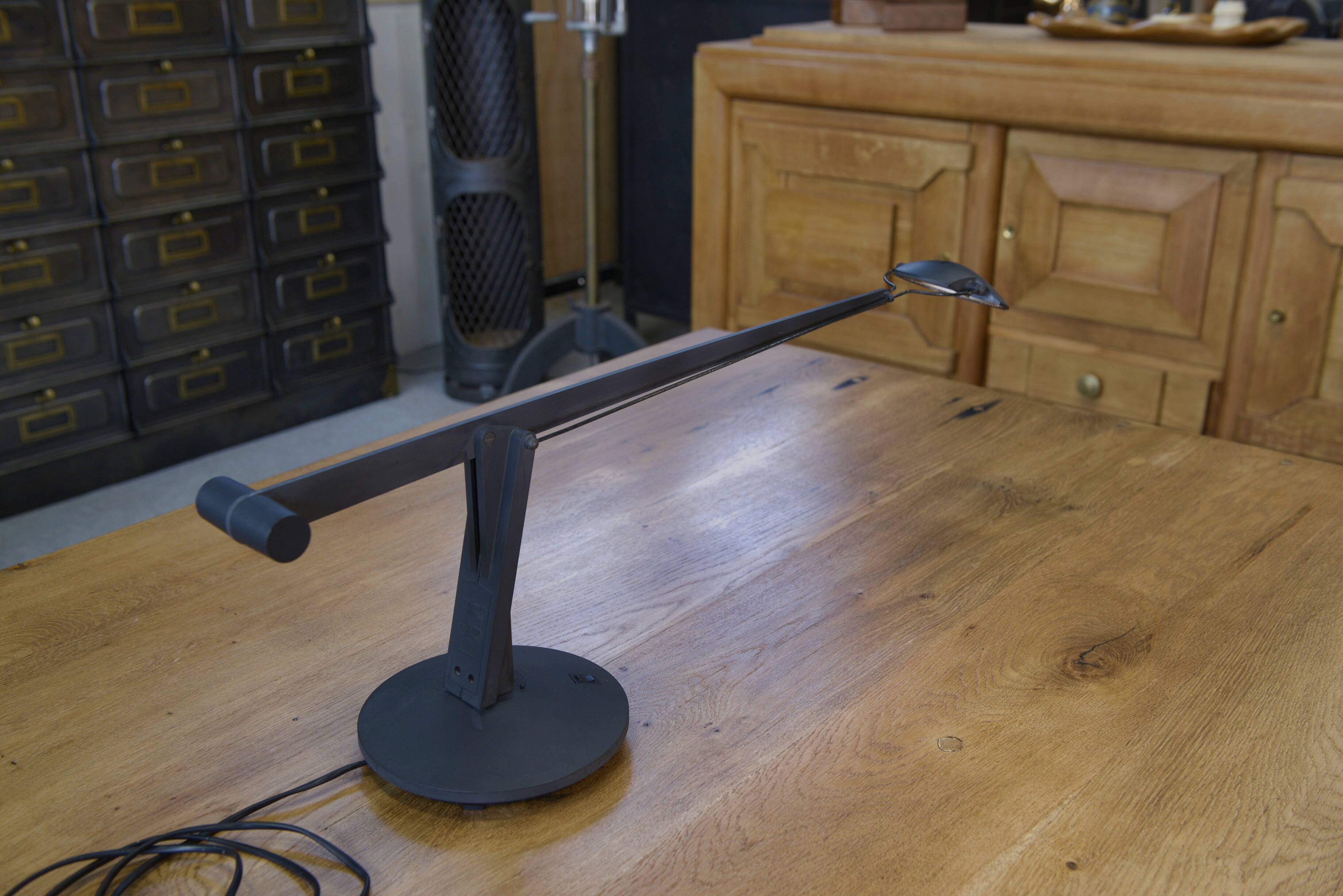 Vintage desk lamp model Lisa Italian design Guiseppe Cardile for Valenti