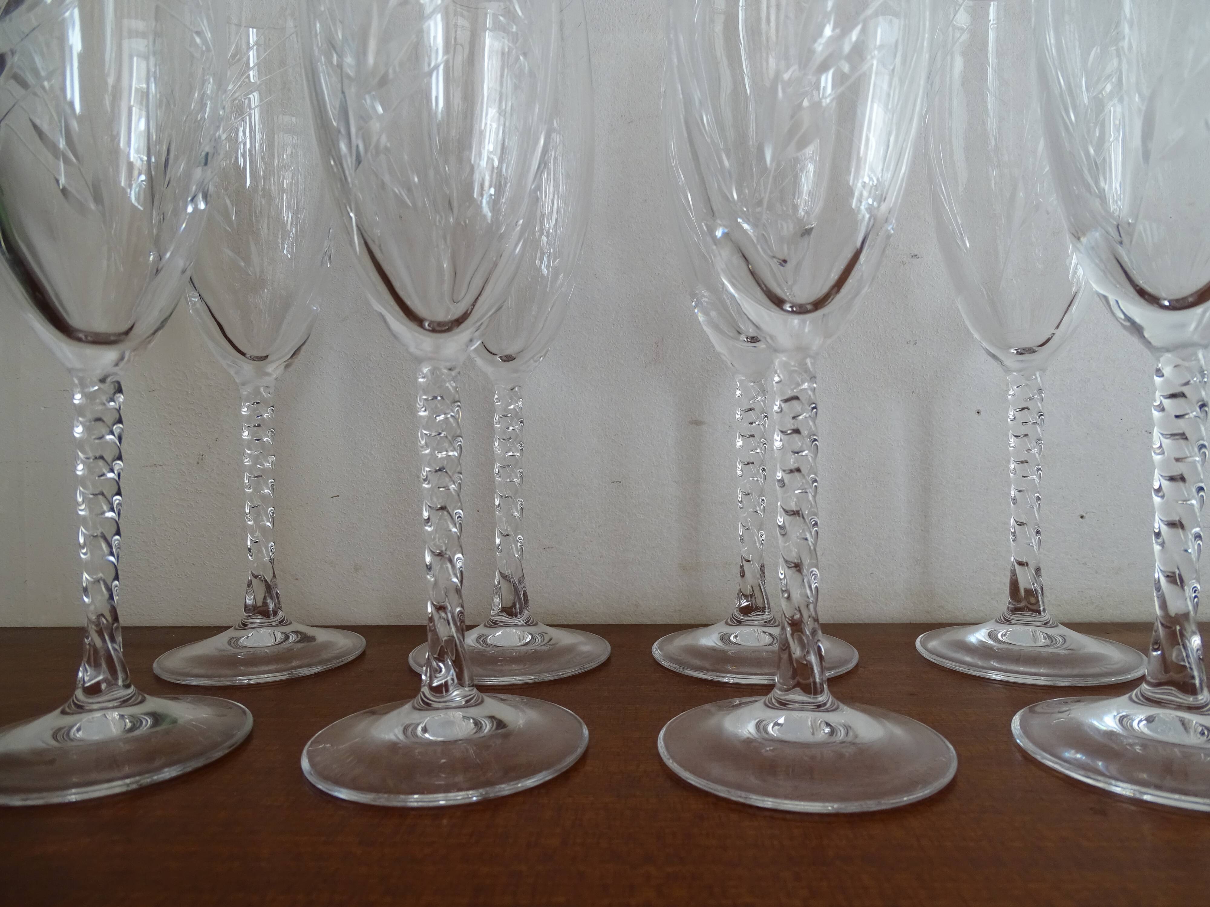 8 crystal champagne flutes from Arques Fleury epi twisted feet