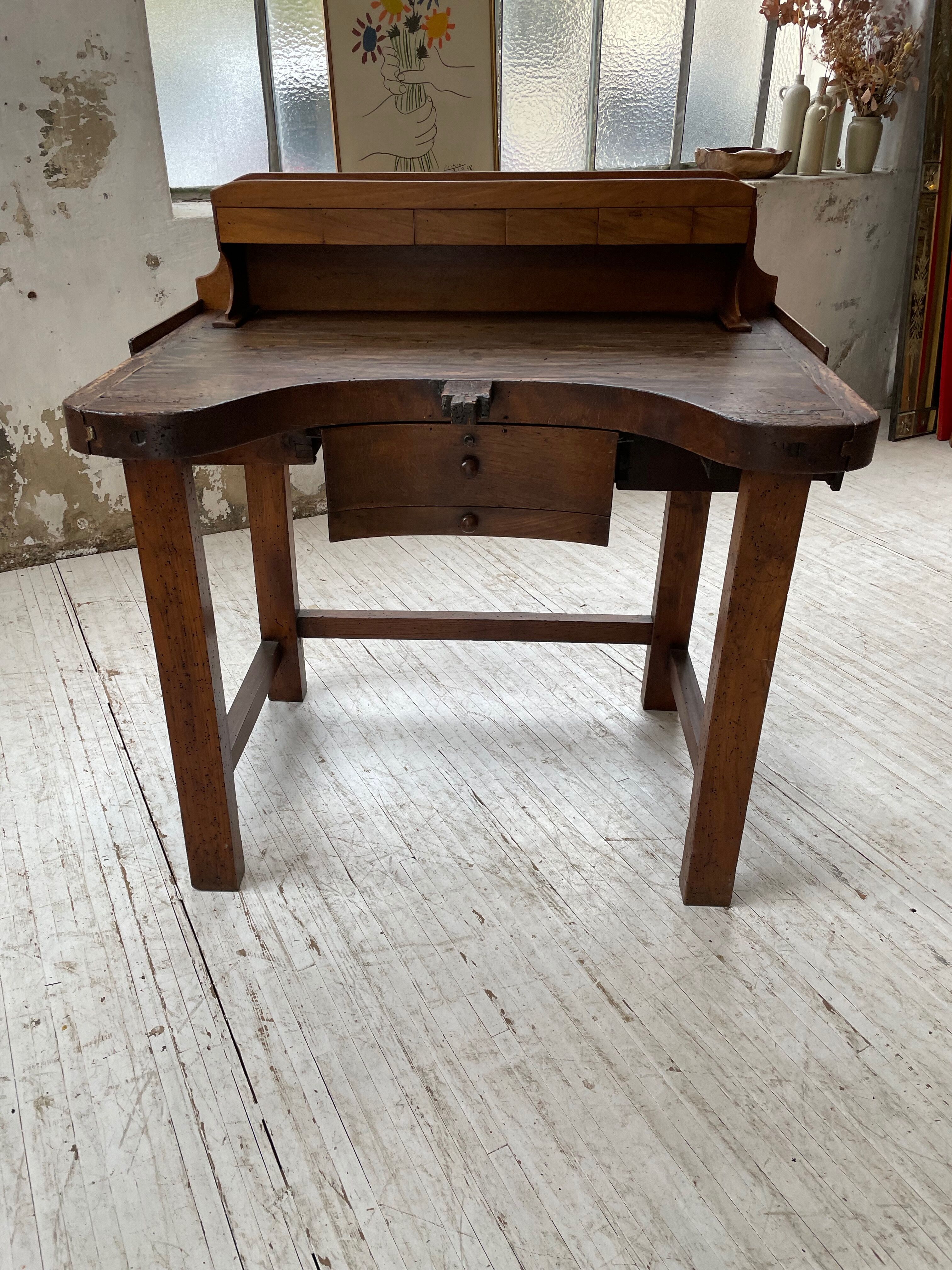 Establishment of jeweler XIXth oak