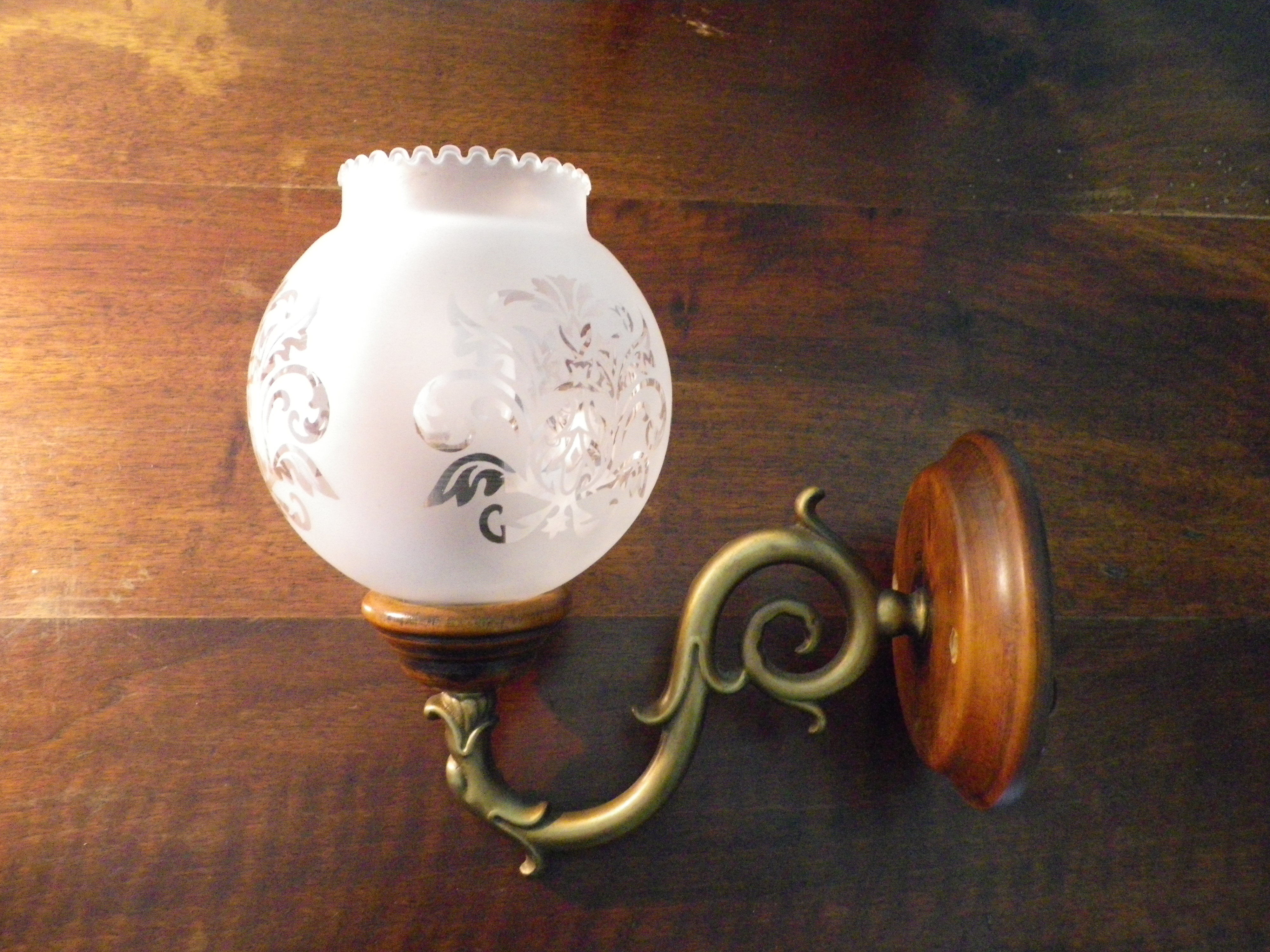 Wall lamps in wood and gilded metal, openwork glass lampshade