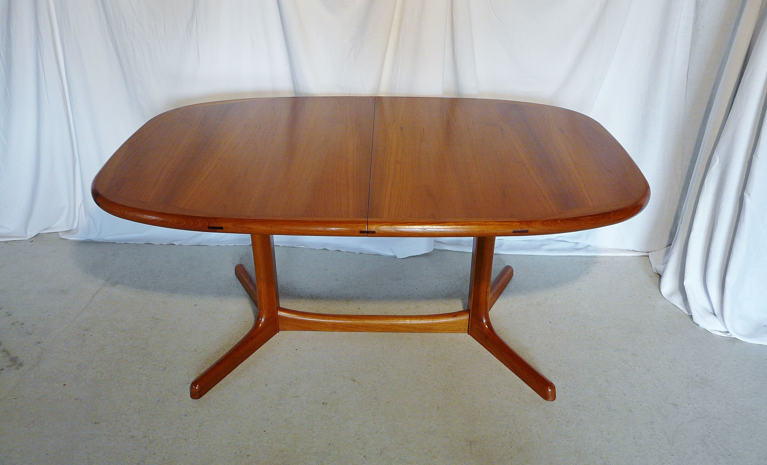 Mr. Larsen Laurits blond teak Scandinavian extensible table