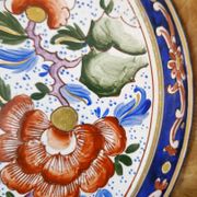 Assiette décorative en faïence de Clamecy – décor peint à la main