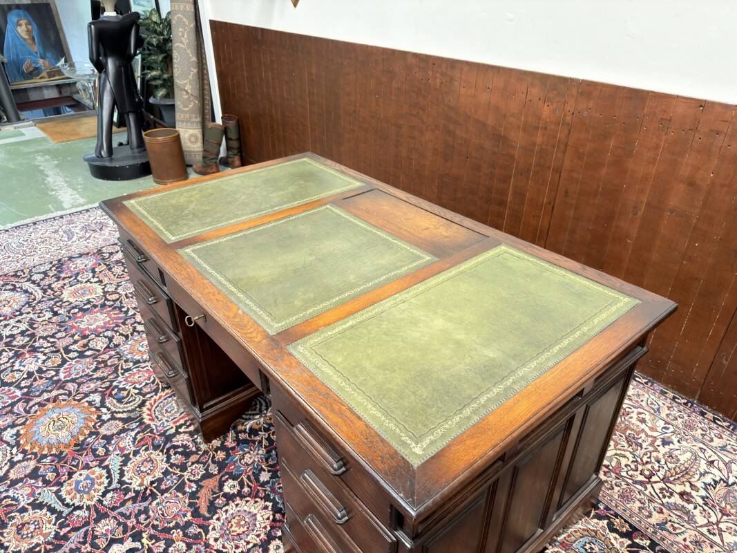 Bureau Chesterfield anglais antique