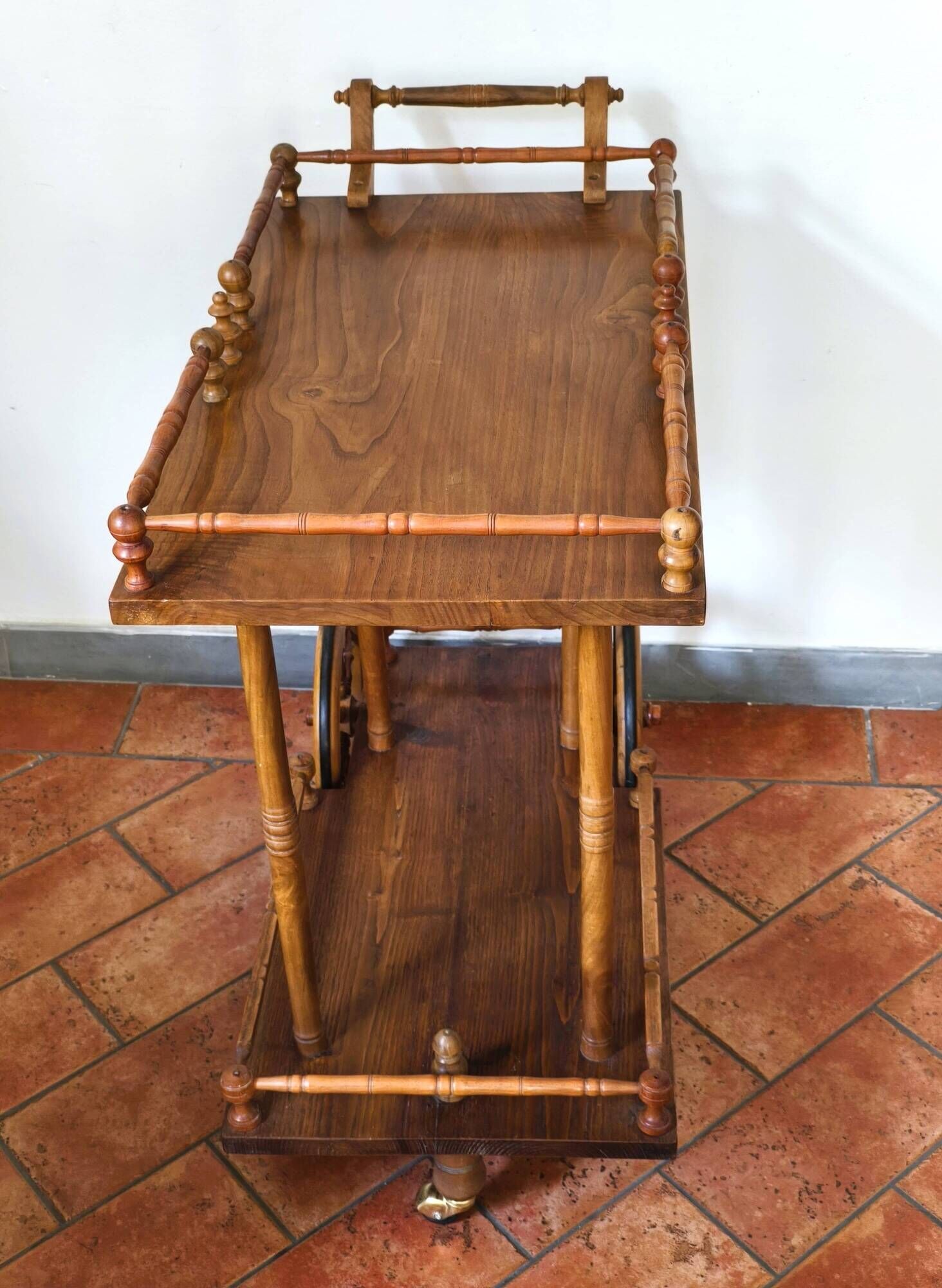 Desserte italienne vintage en olivier et châtaignier