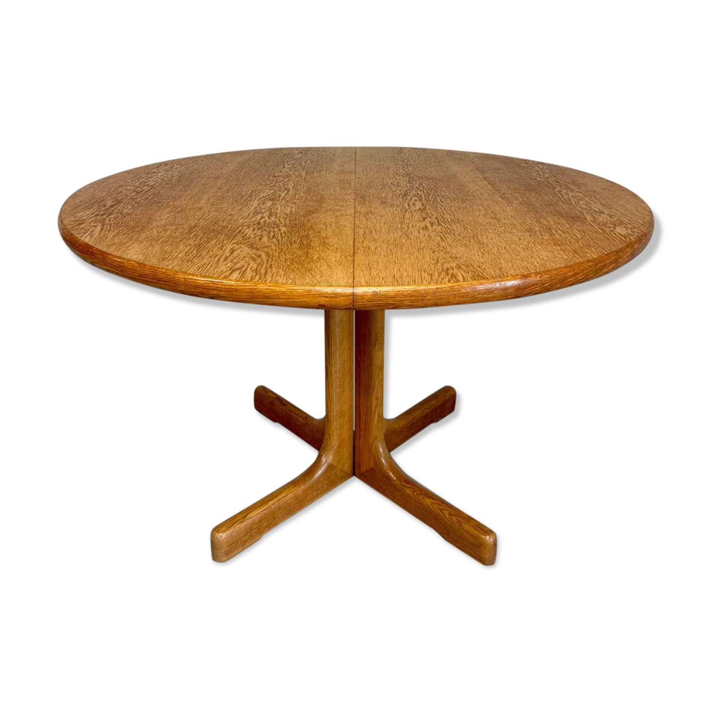 Antique round Scandinavian dining table from the 70s with 1 solid wood extension
