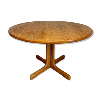 Antique round Scandinavian dining table from the 70s with 1 solid wood extension