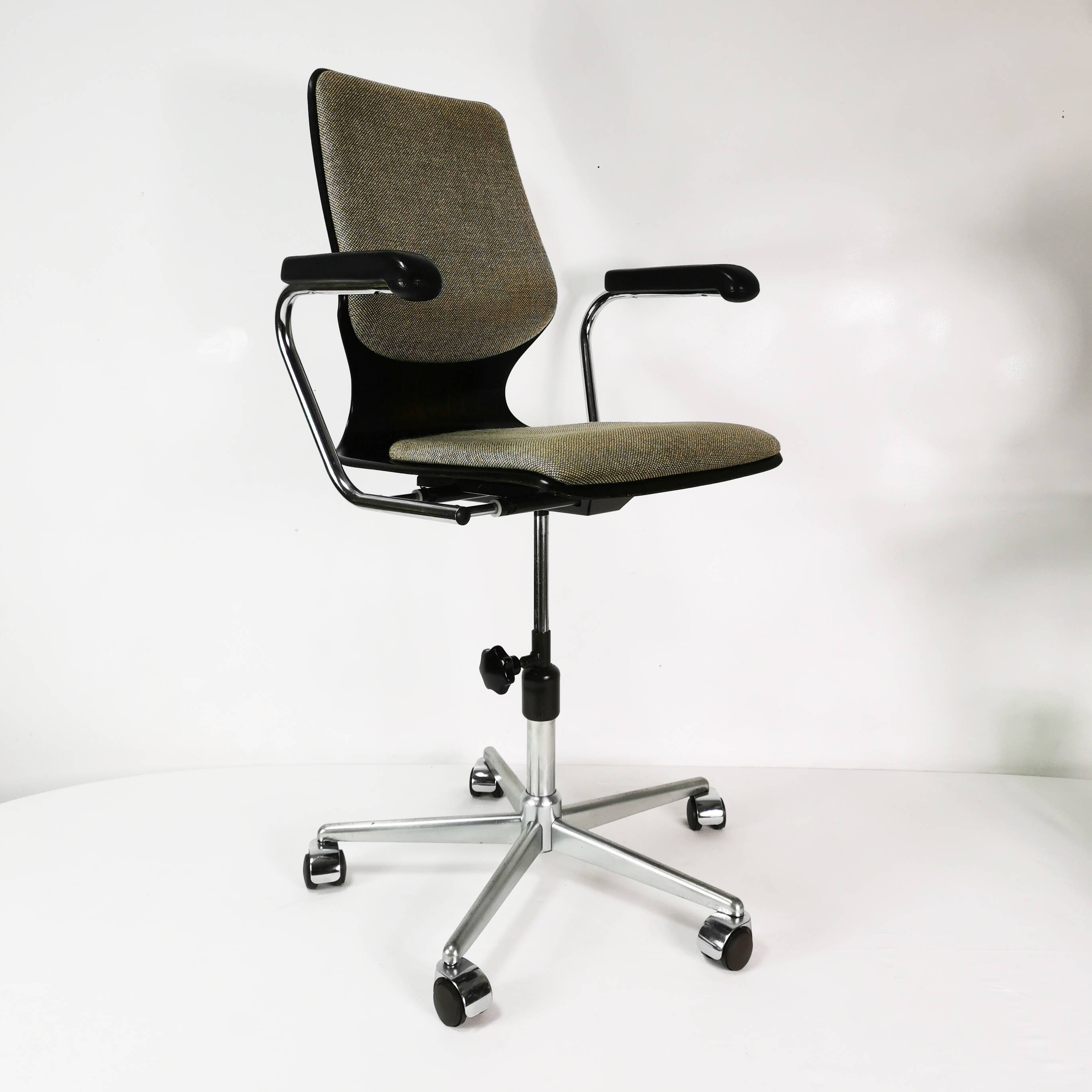 Modernist office chair, Bund-Pagholz, Germany, 1970s.