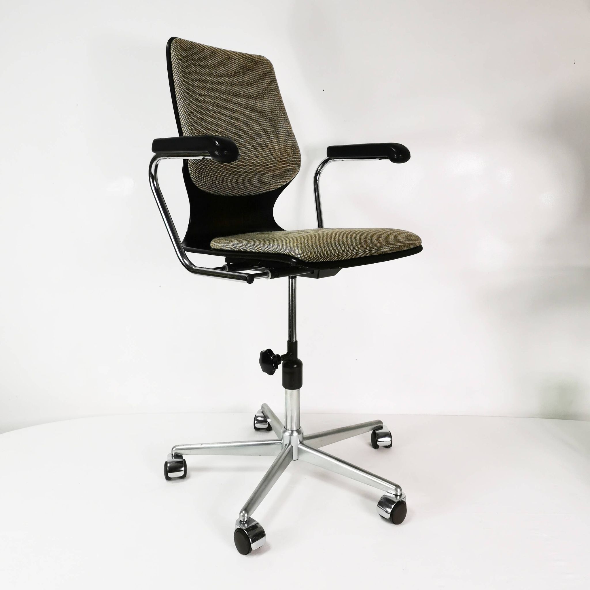 Modernist office chair, Bund-Pagholz, Germany, 1970s.