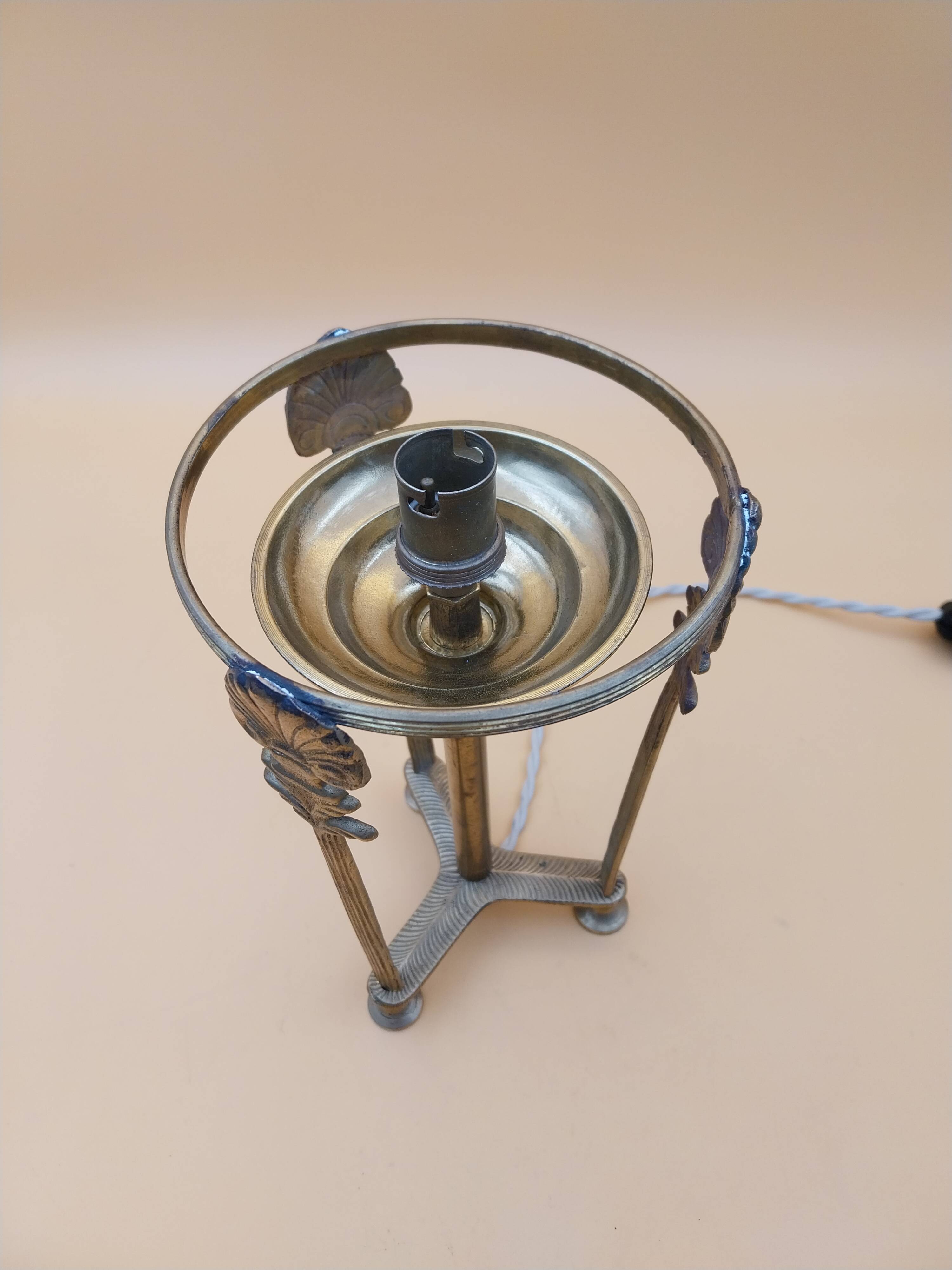 Art Deco lamp in bronze, brass, and Clichy glass globe, tripod.