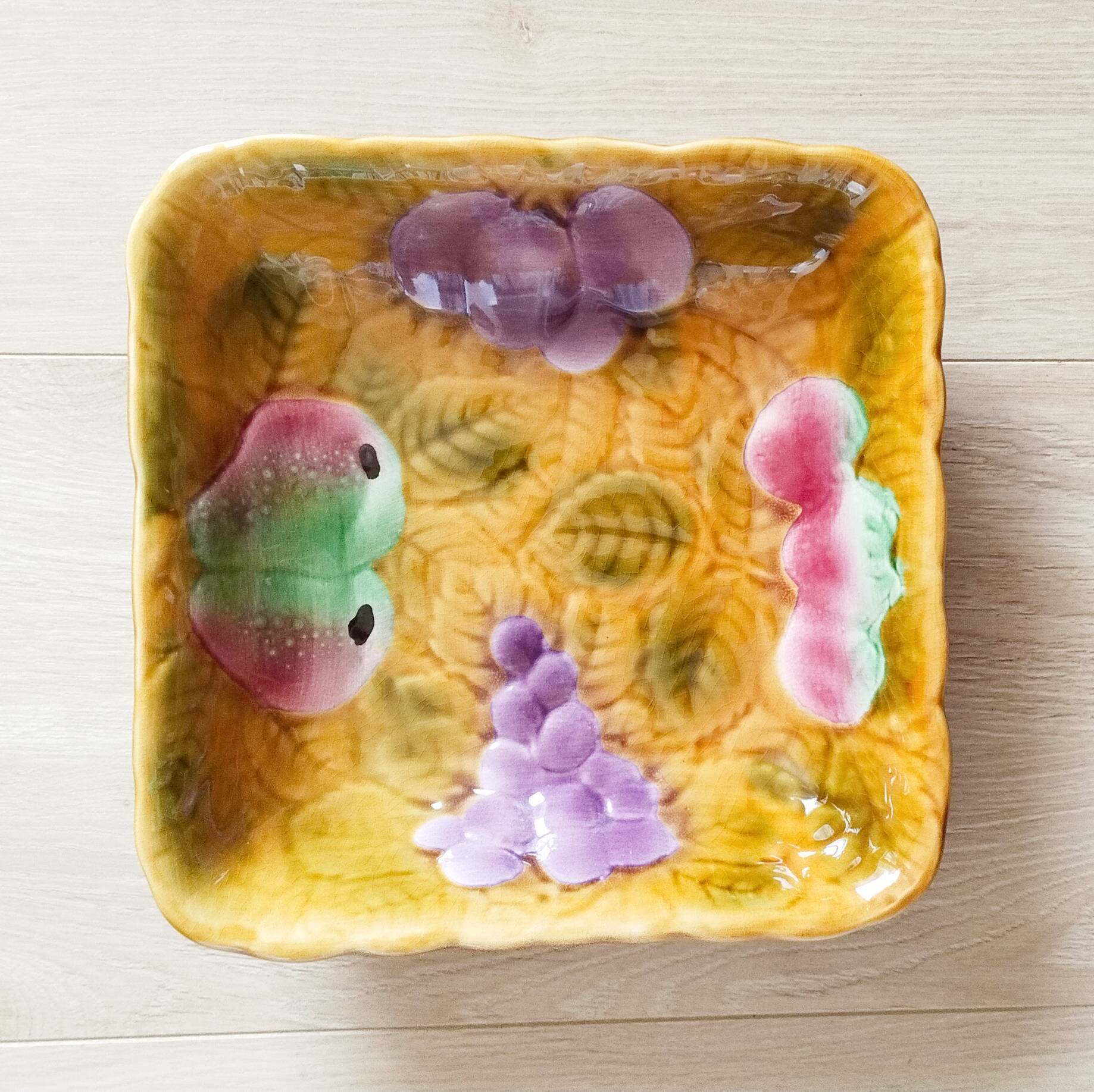 Fruit dish in slip, Sarreguemines earthenware