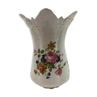 Vase fleuri en porcelaine