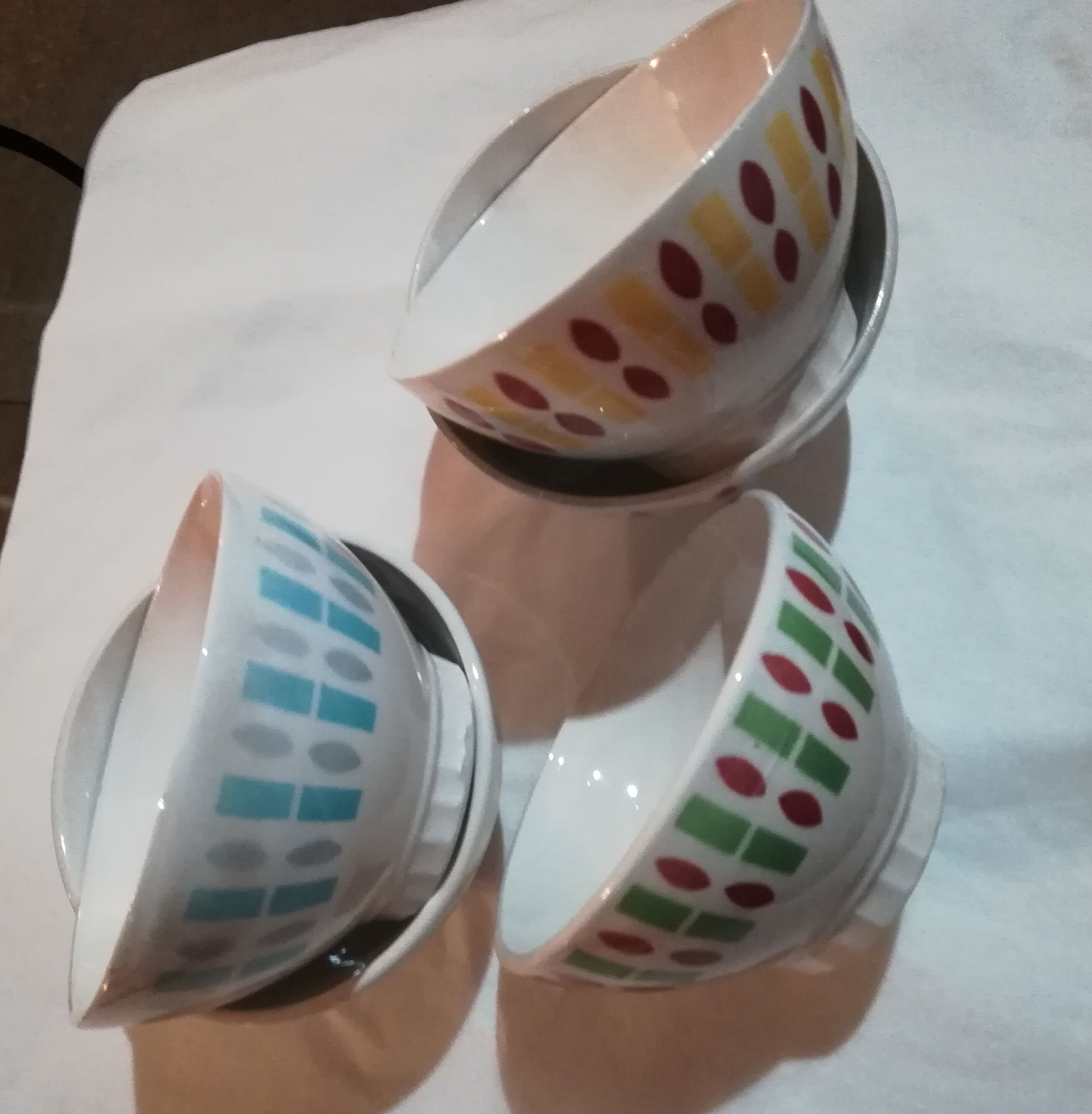 Set of 5 vintage bowls