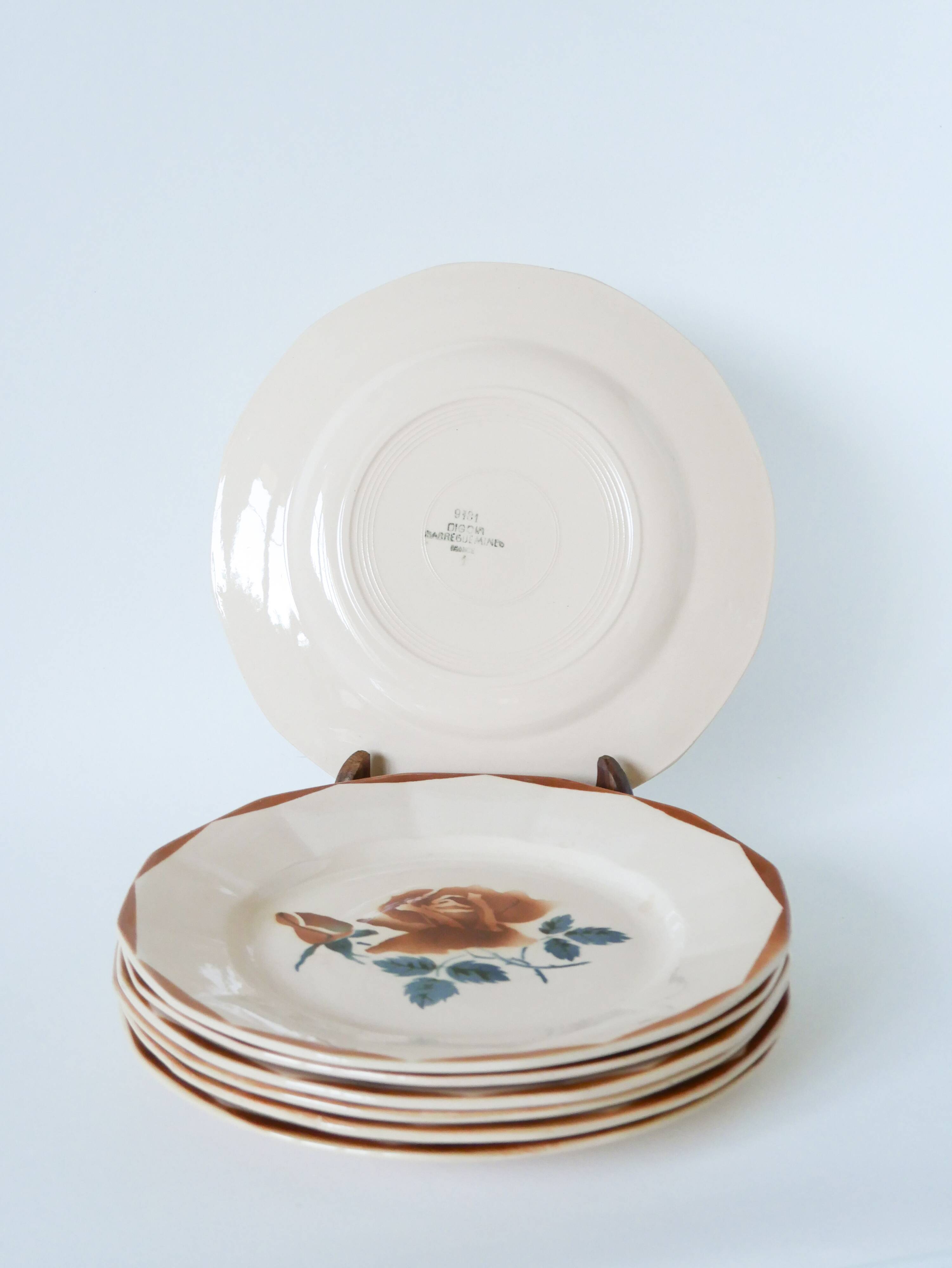 Set of 7 Digoin Sarreguemines flat plates, Fleurs Roses model, 1950