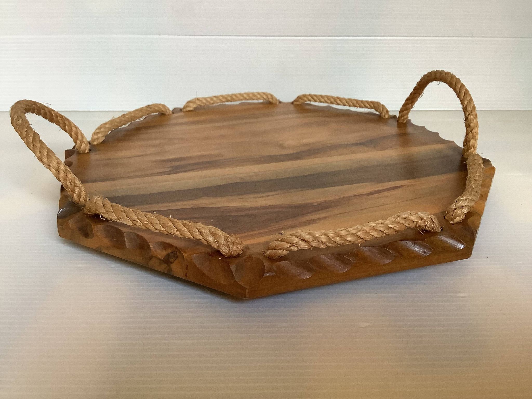 Petit plateau octogonal en bois et corde