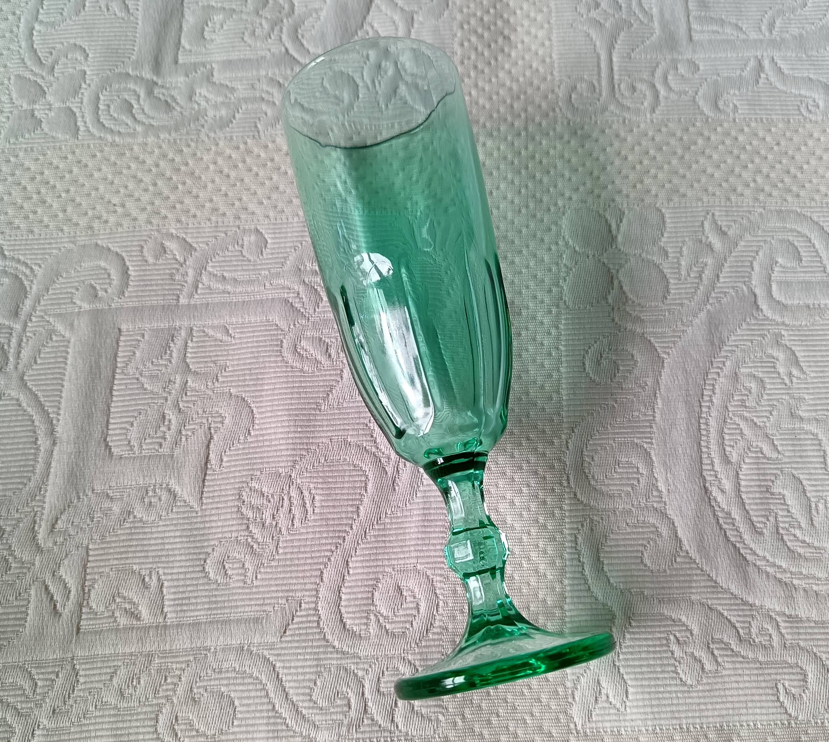 8 vintage emerald green glass champagne flutes