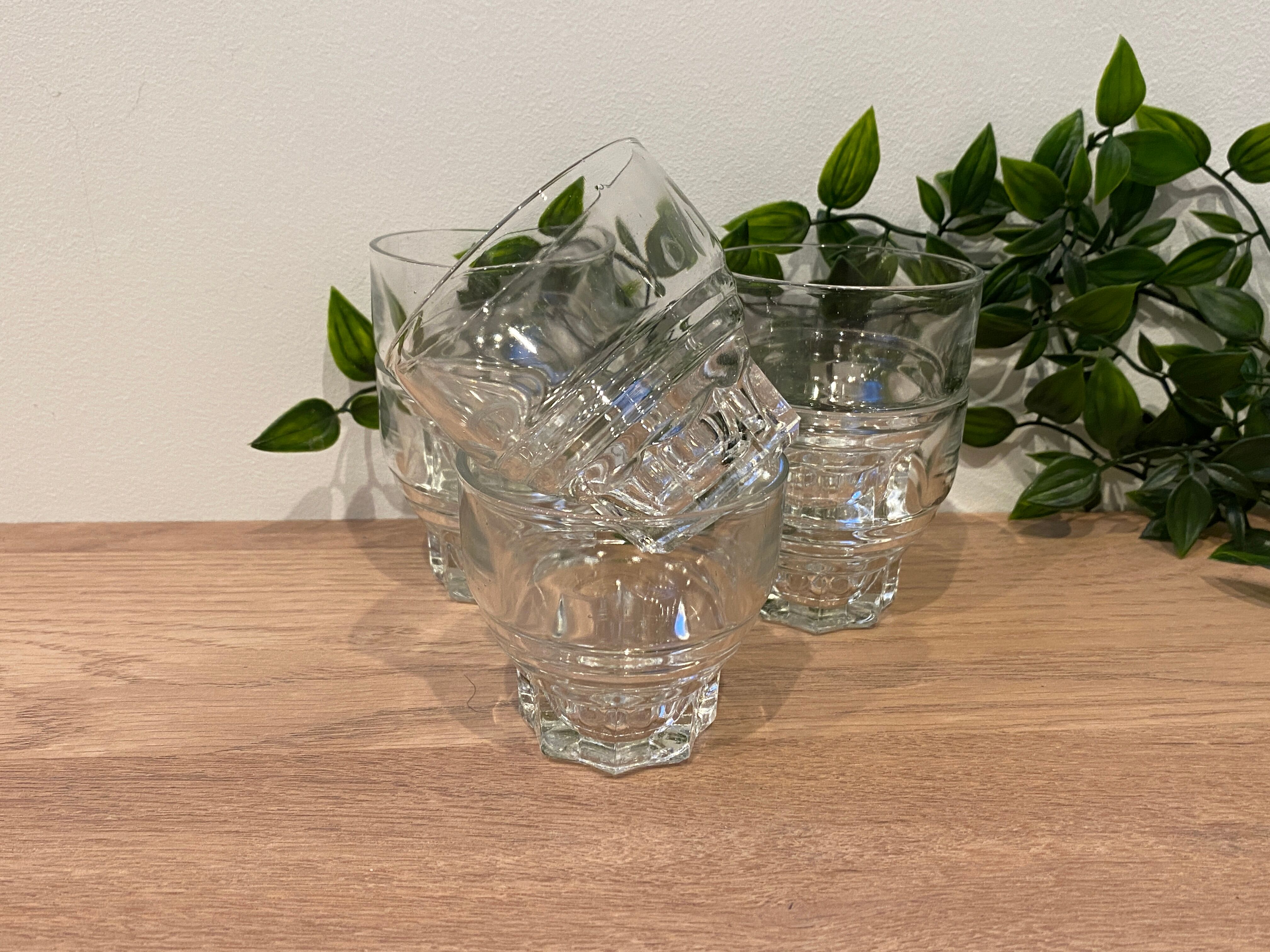 6 vintage glasses