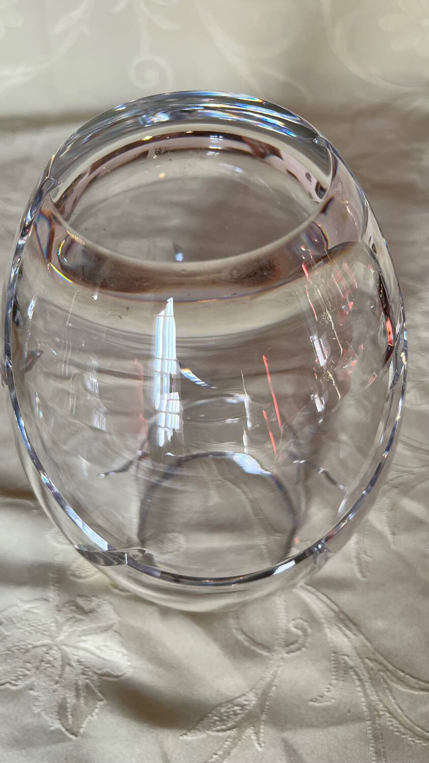 Egg-shaped crystal vase