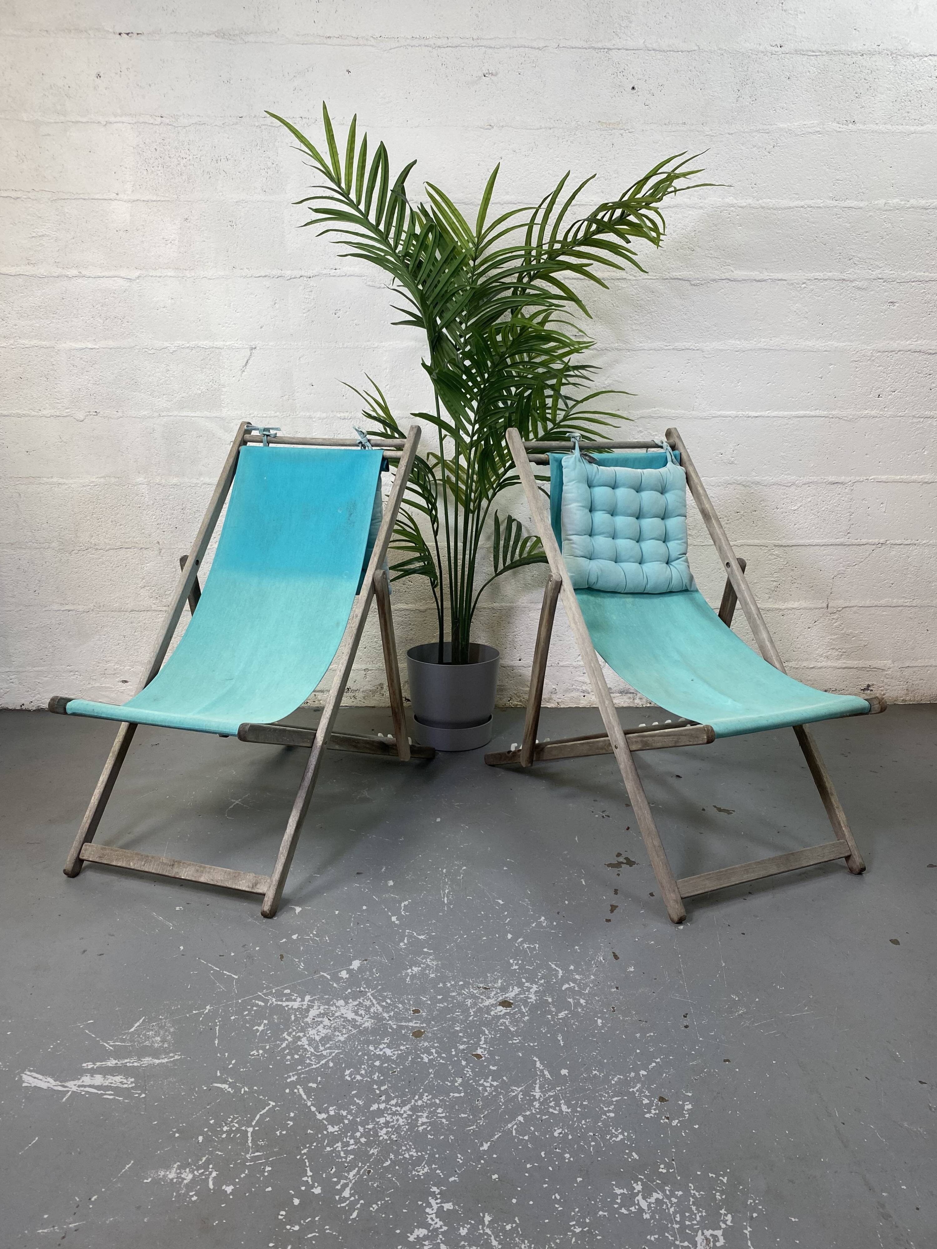 Set of 2 blue sun loungers