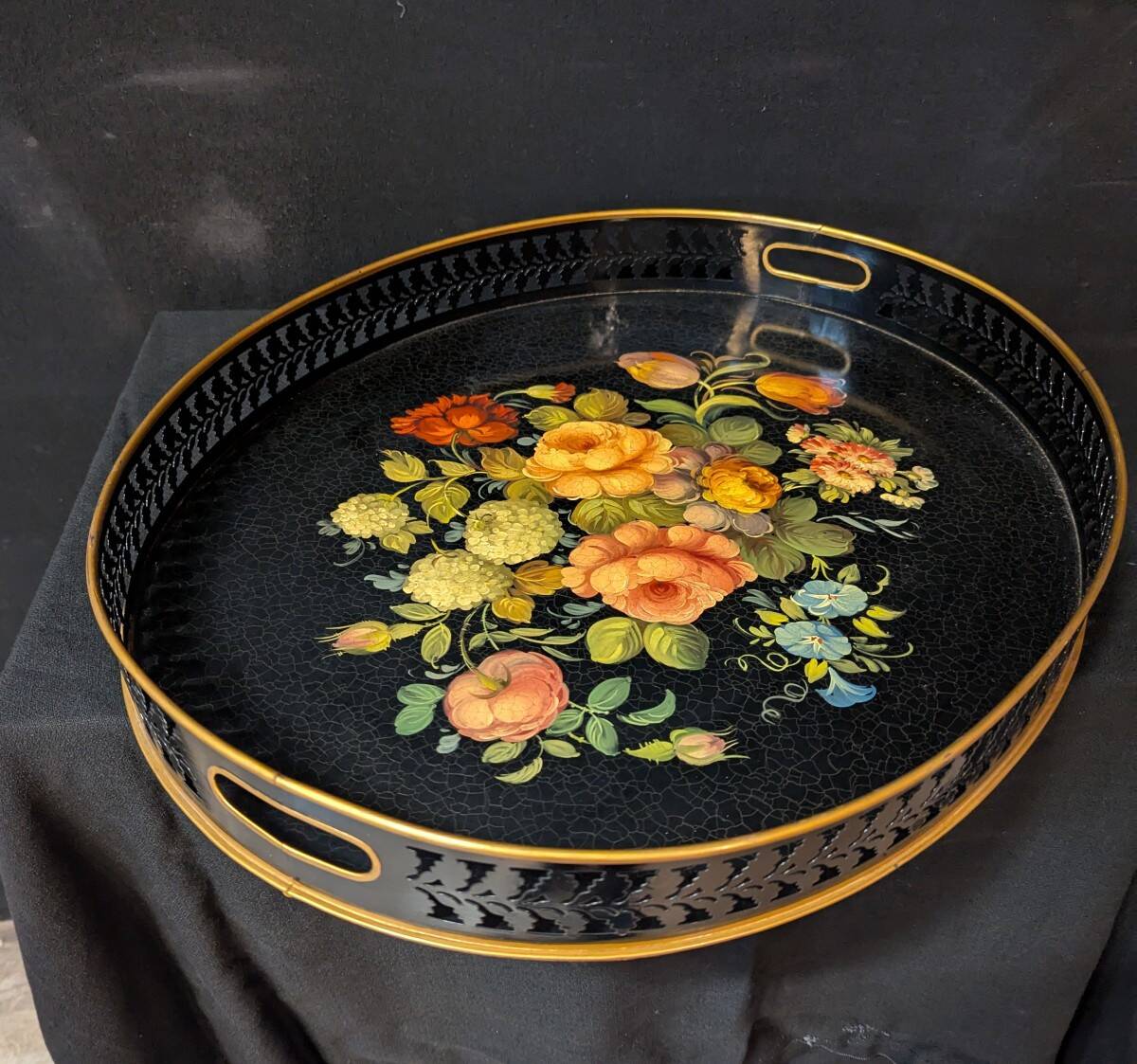 Large oval tray in painted sheet metal, Napoleon III style