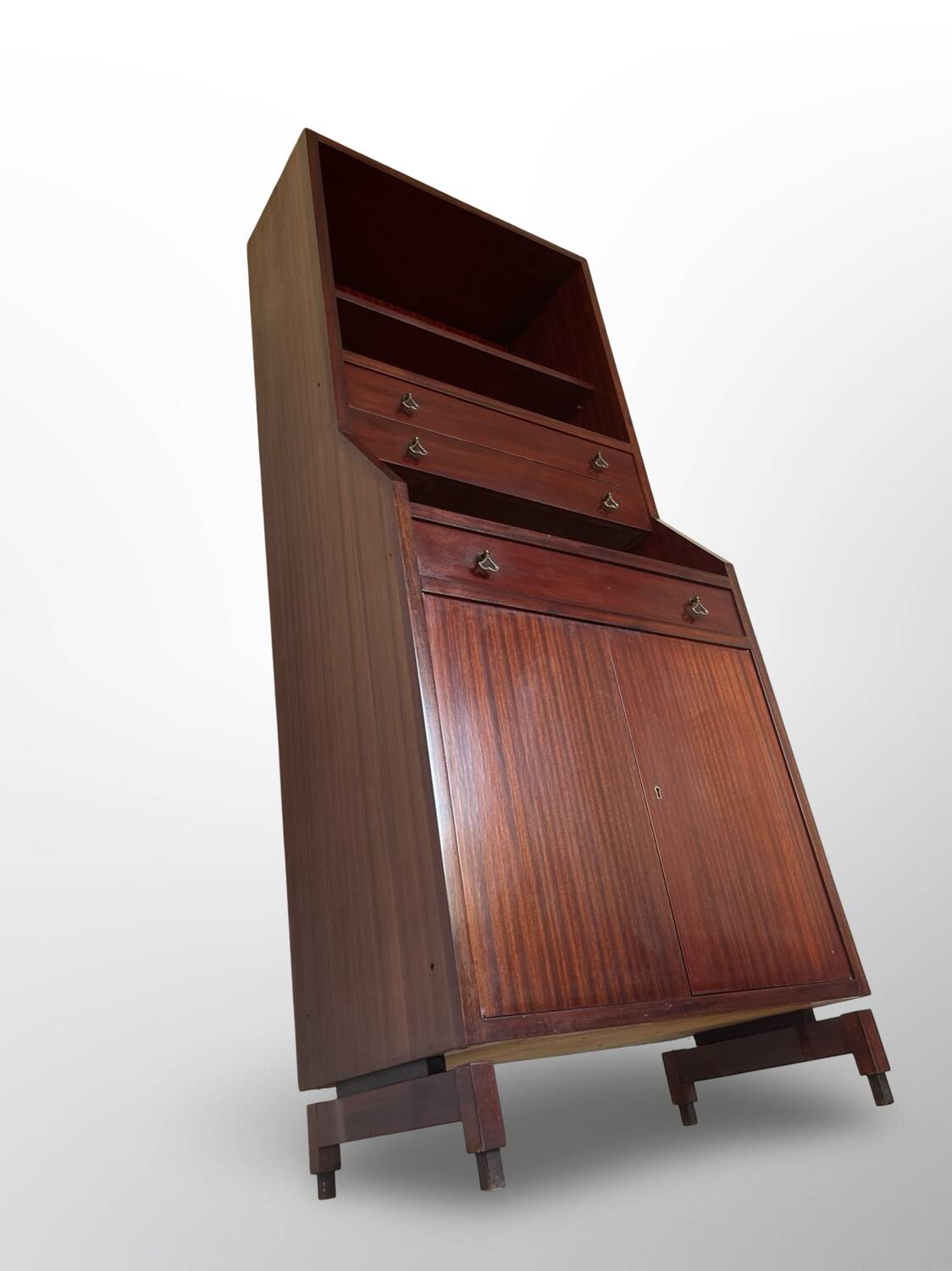 Bibliothèque italienne en bois et placage d'acajou, années 1960.