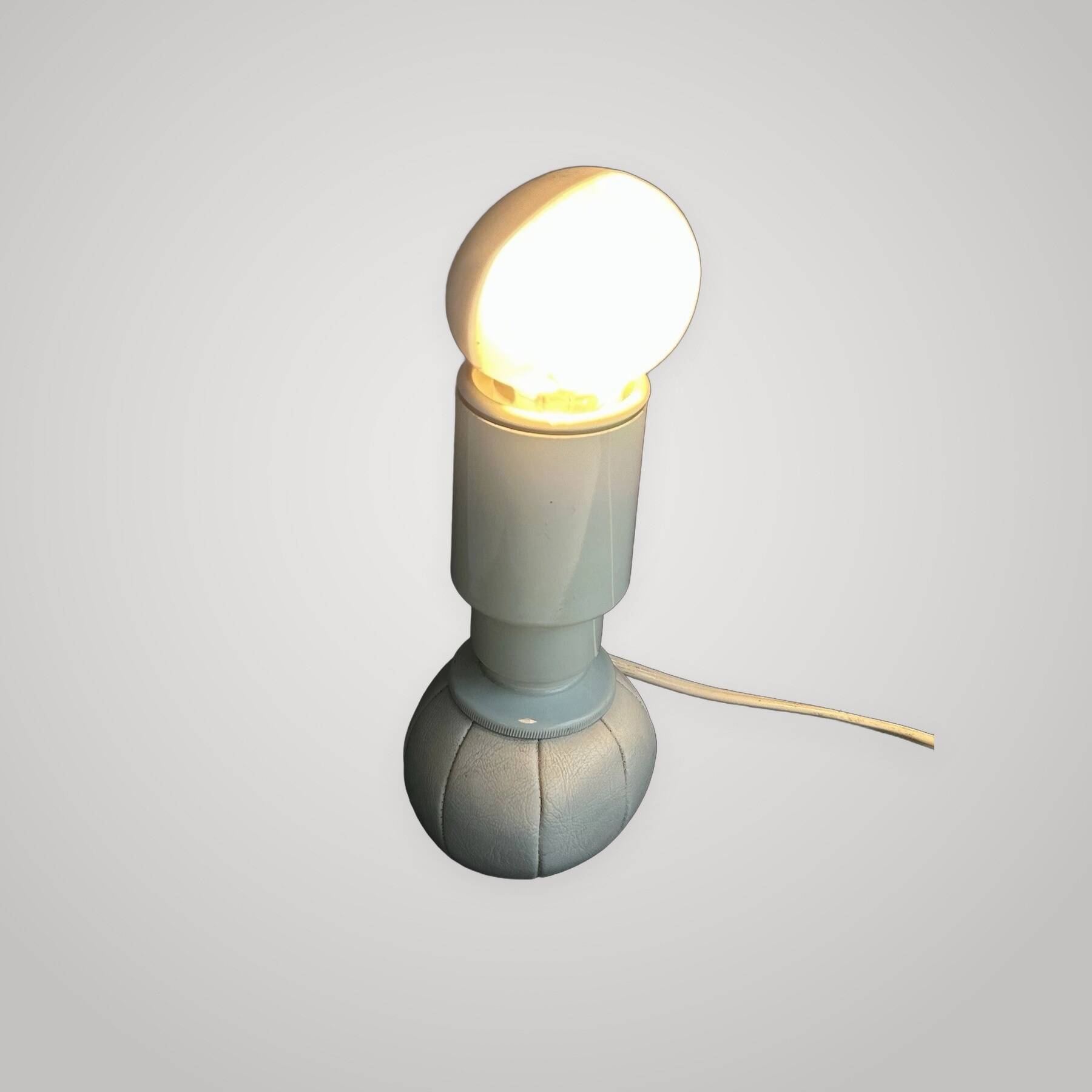 Design desk lamp Gino Sarfatti Arteluce 600c leather metal 1970